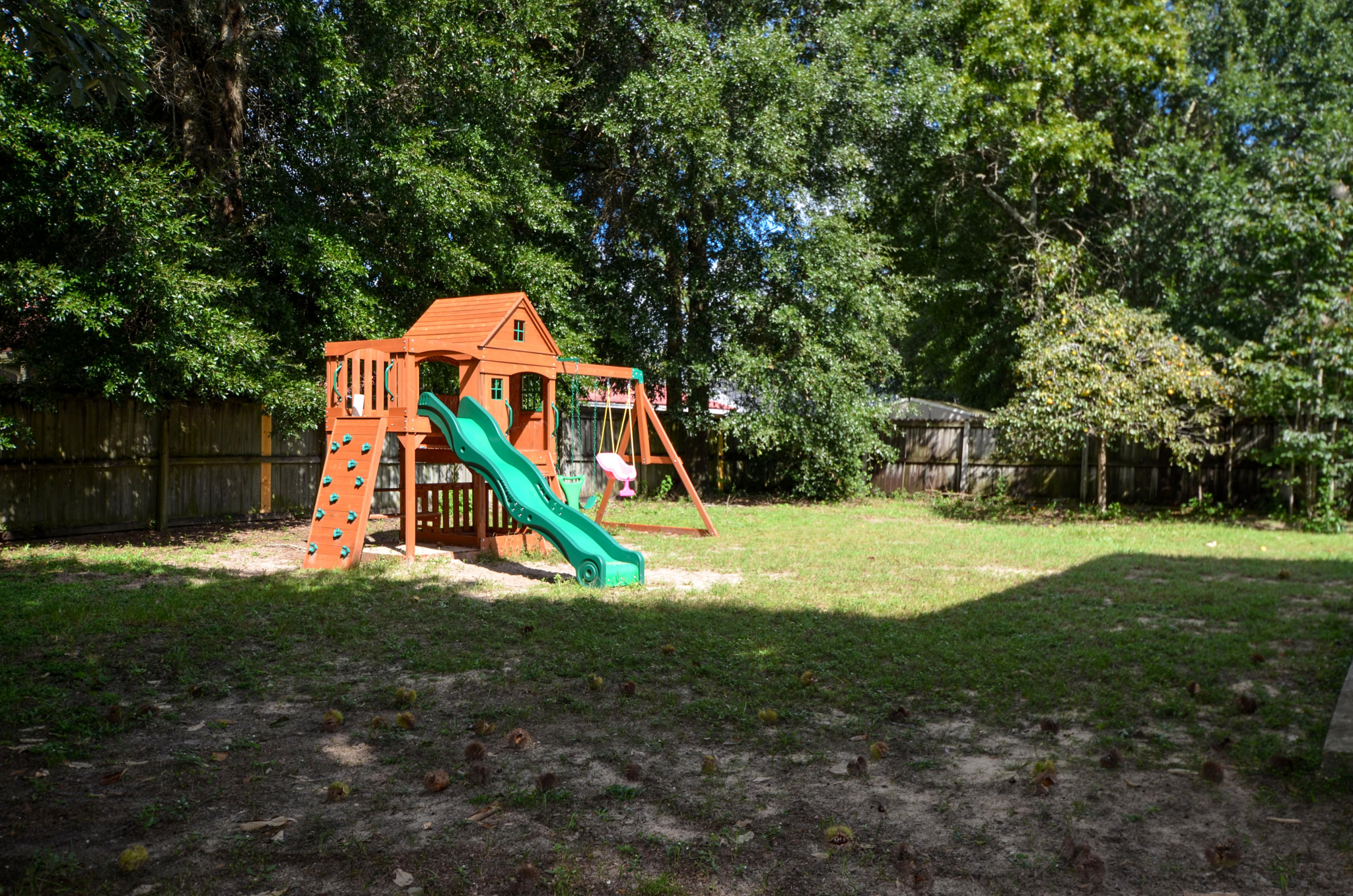 HOLLYROD PARK - Residential