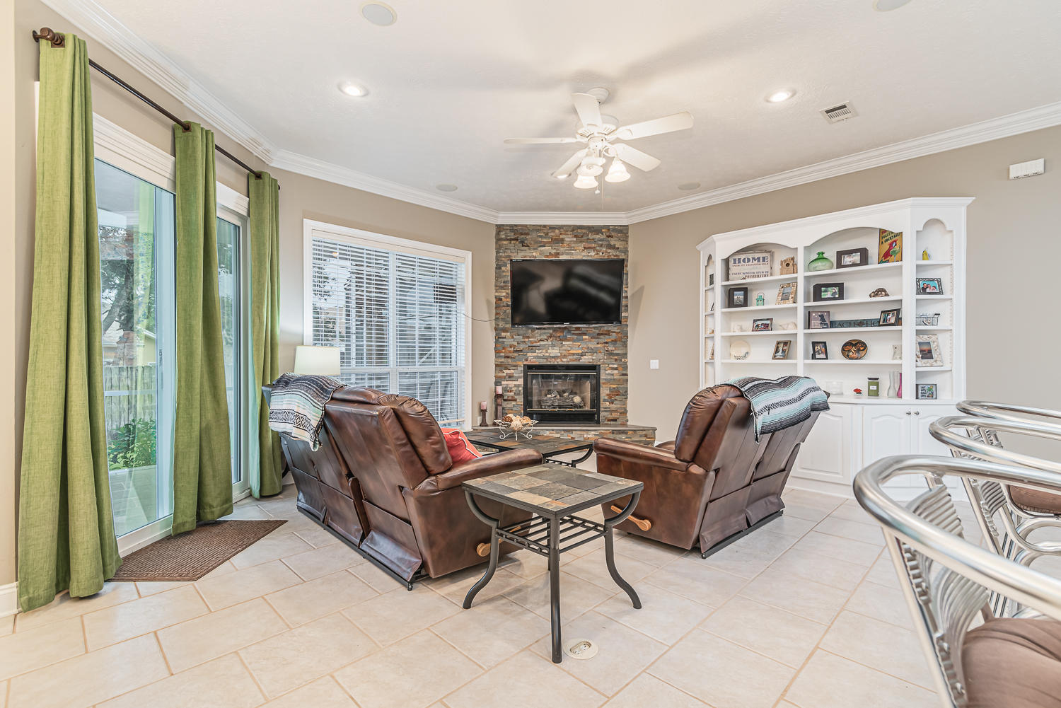 SUMMER BREEZE - Residential