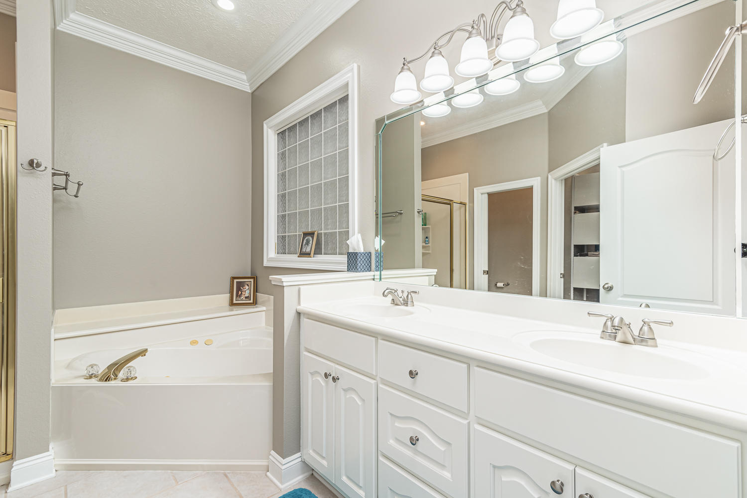 SUMMER BREEZE - Residential