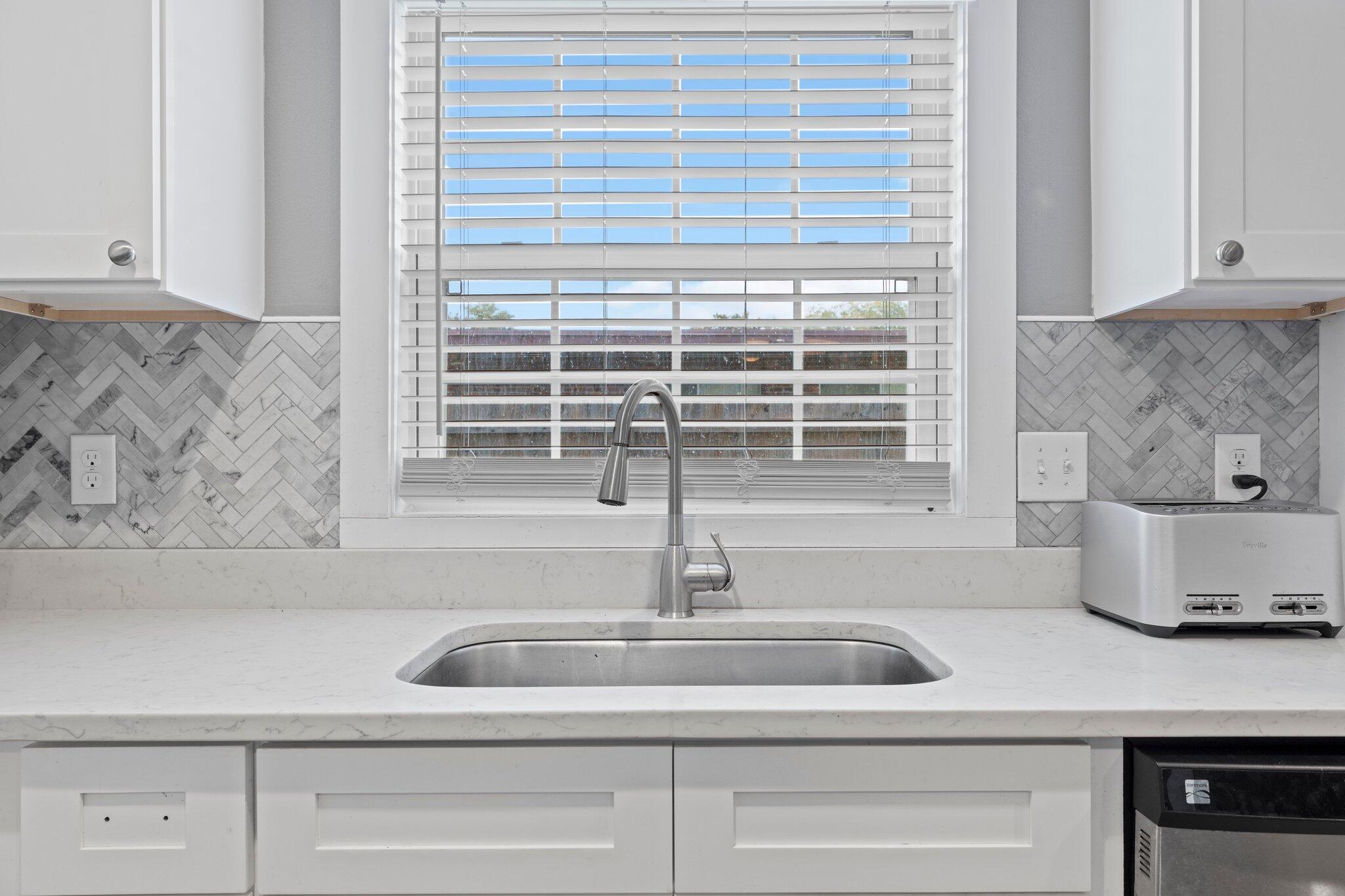 LEOTA MILLER S/D LOT 17 BLK D - Residential Lease