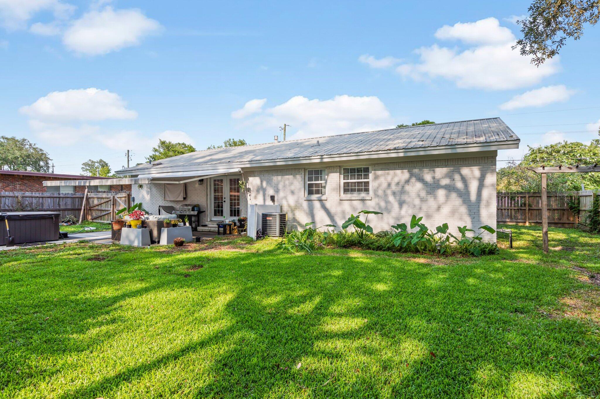 LEOTA MILLER S/D LOT 17 BLK D - Residential Lease