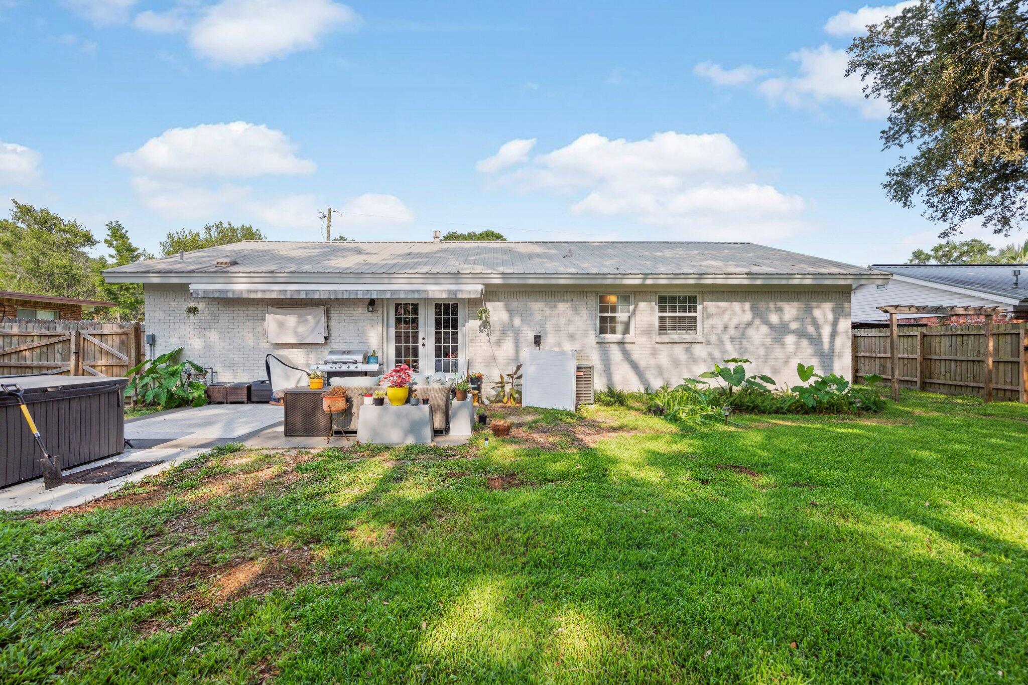 LEOTA MILLER S/D LOT 17 BLK D - Residential Lease