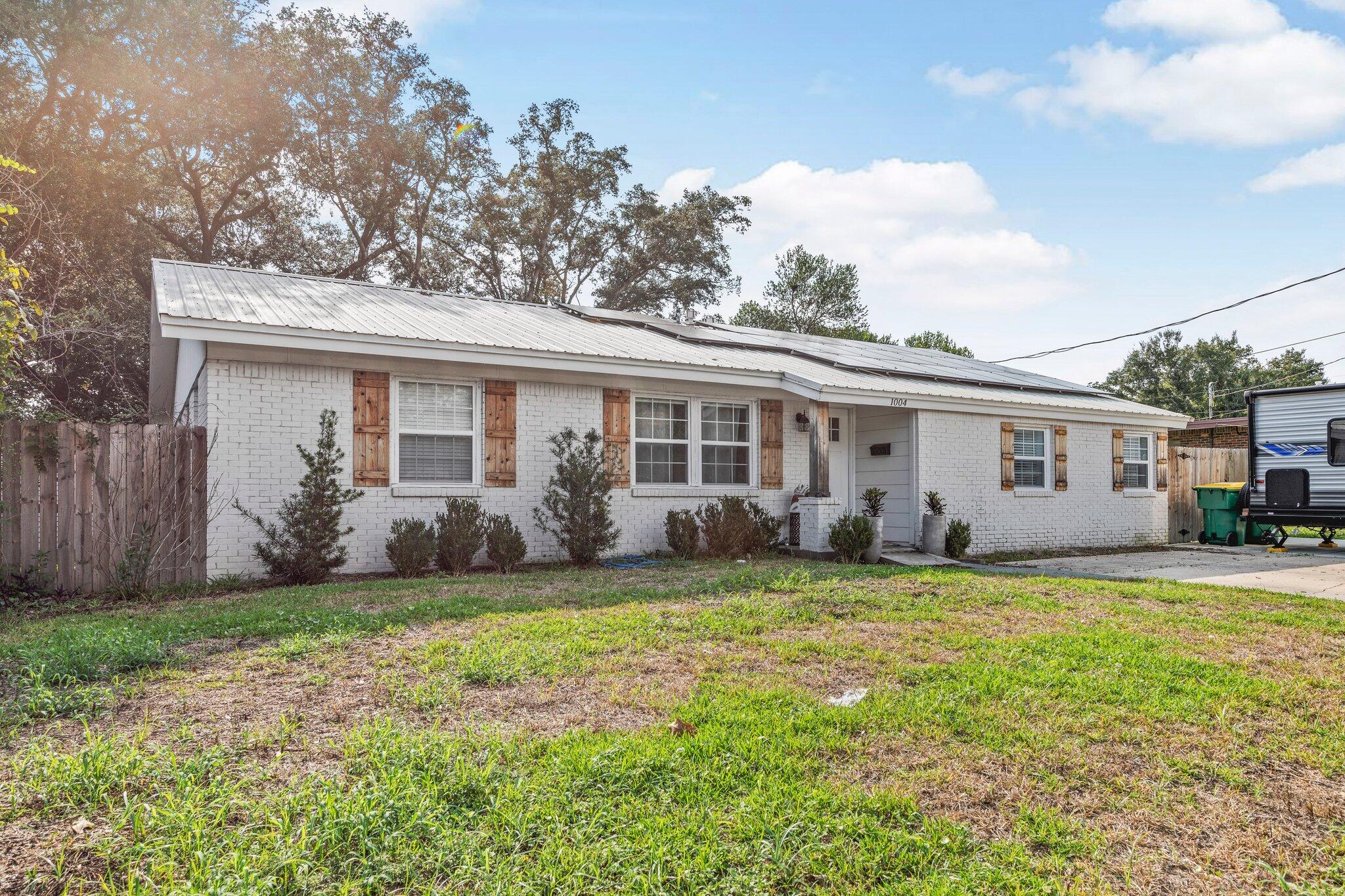 LEOTA MILLER S/D LOT 17 BLK D - Residential Lease