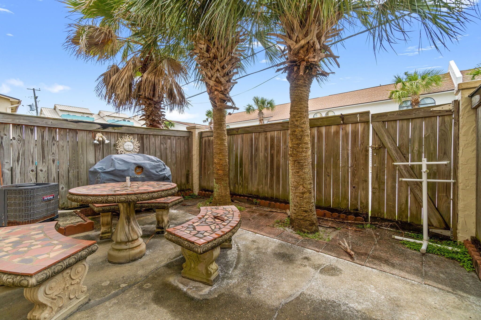 SUGAR BEACH T/H - Residential