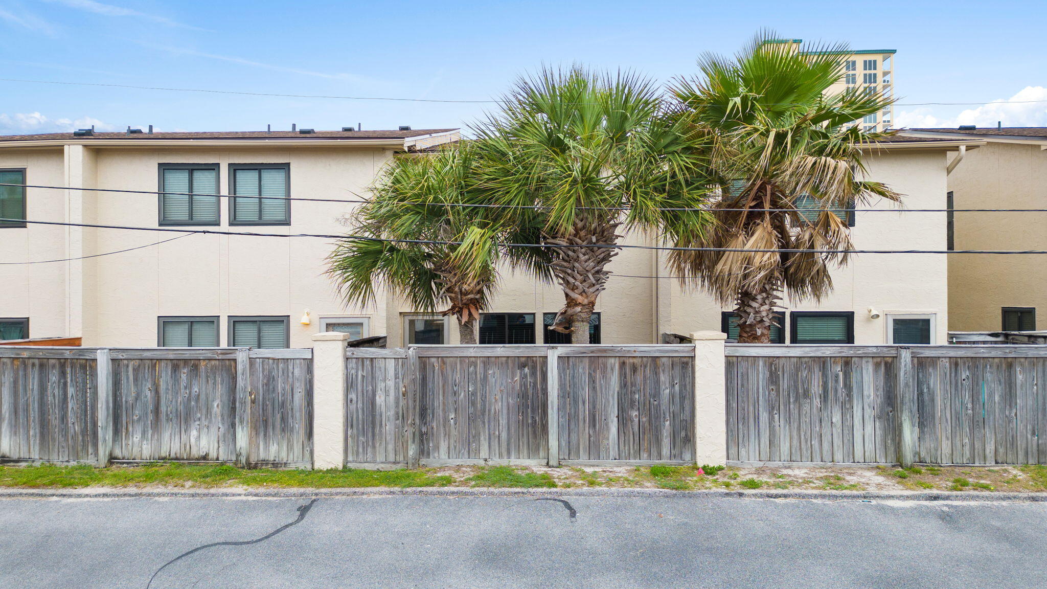 SUGAR BEACH T/H - Residential