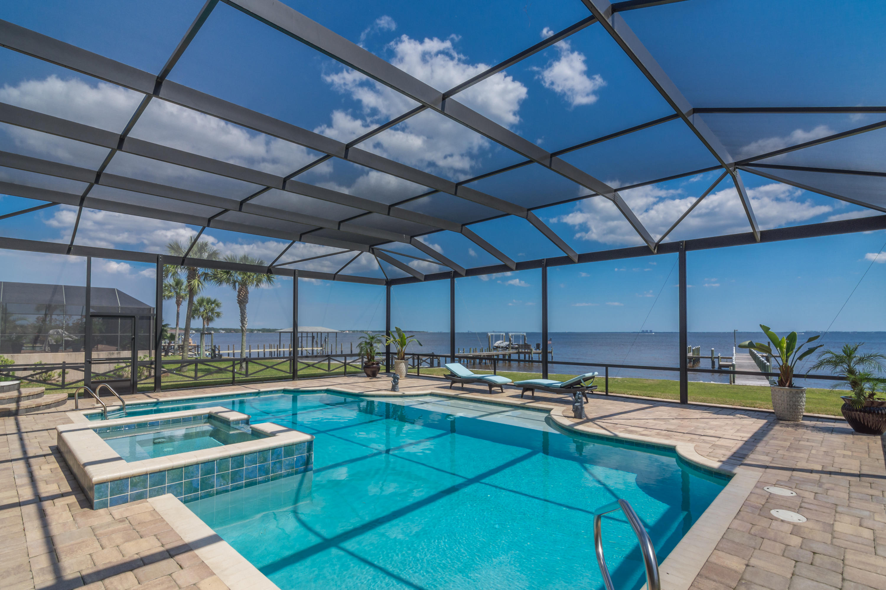 DANA & DOLPHIN POINT - Residential