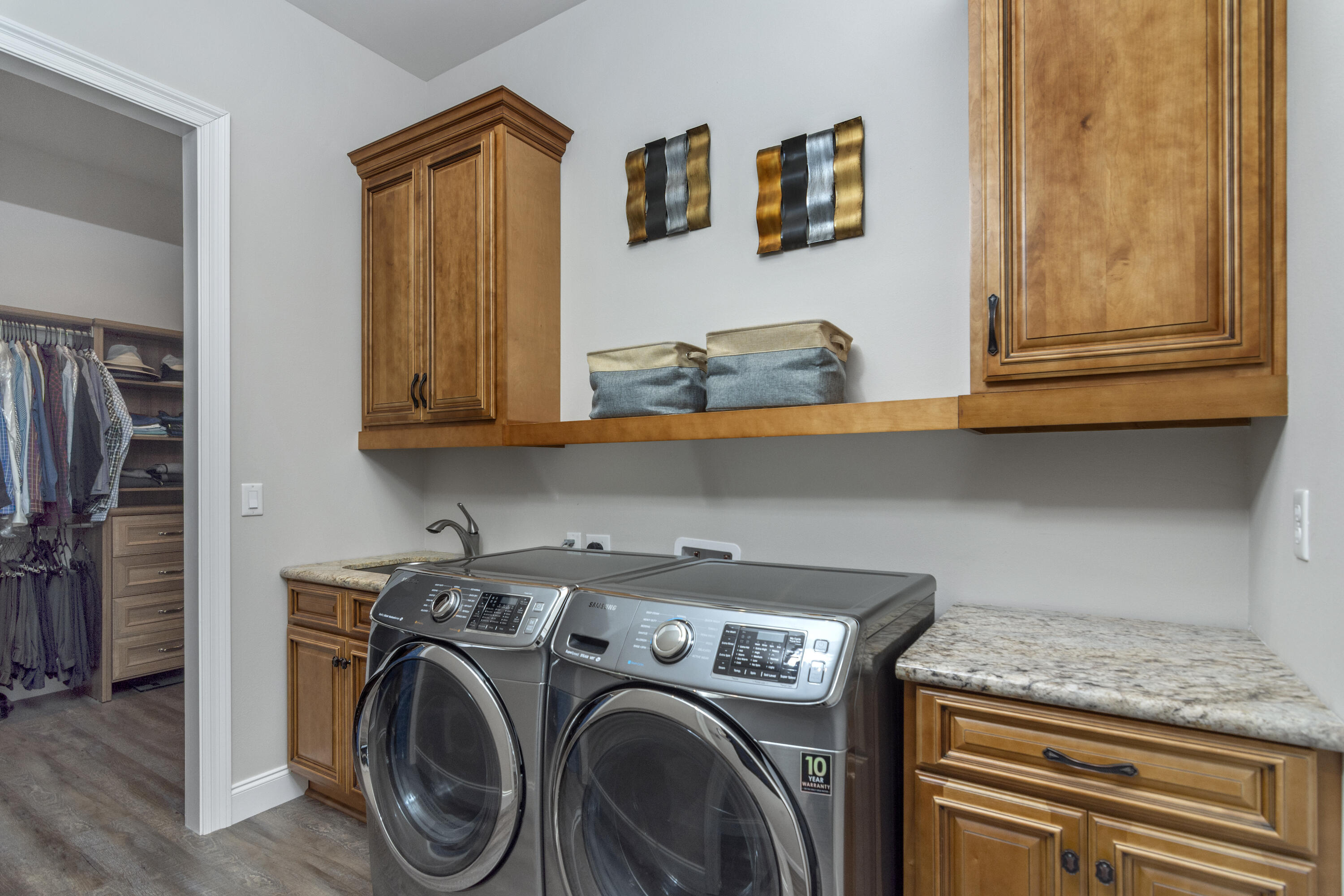DANA & DOLPHIN POINT - Residential