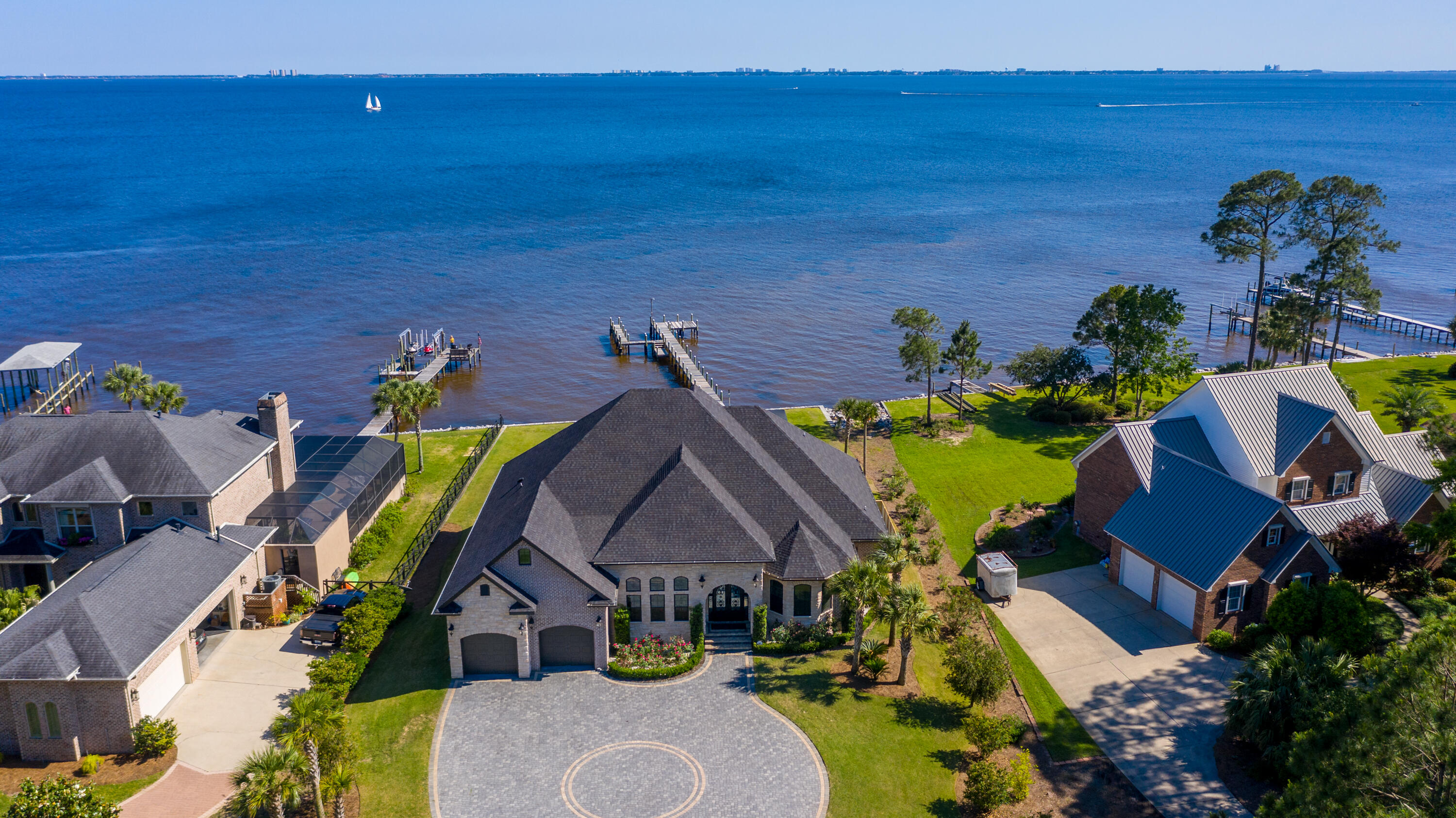 DANA & DOLPHIN POINT - Residential