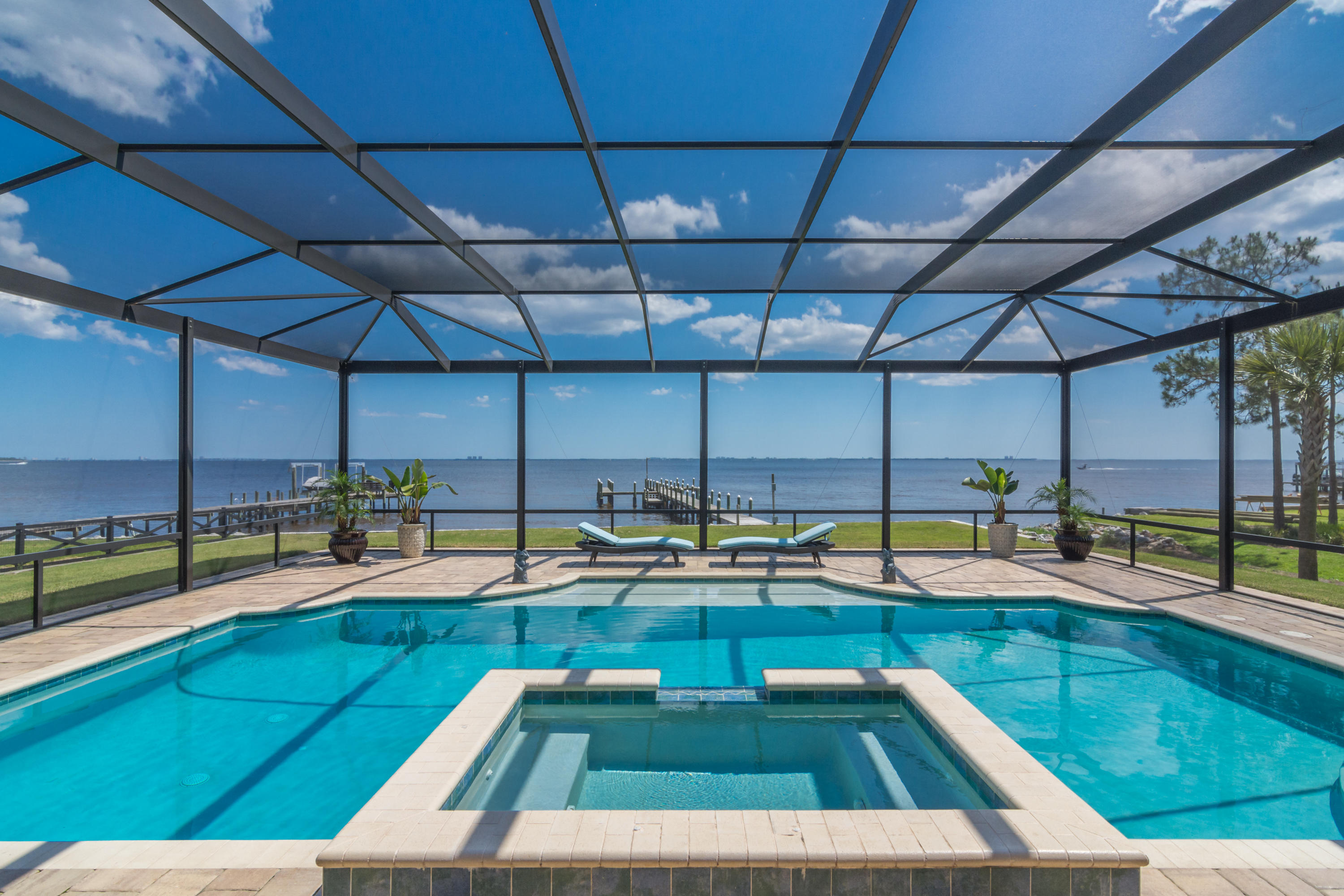 DANA & DOLPHIN POINT - Residential