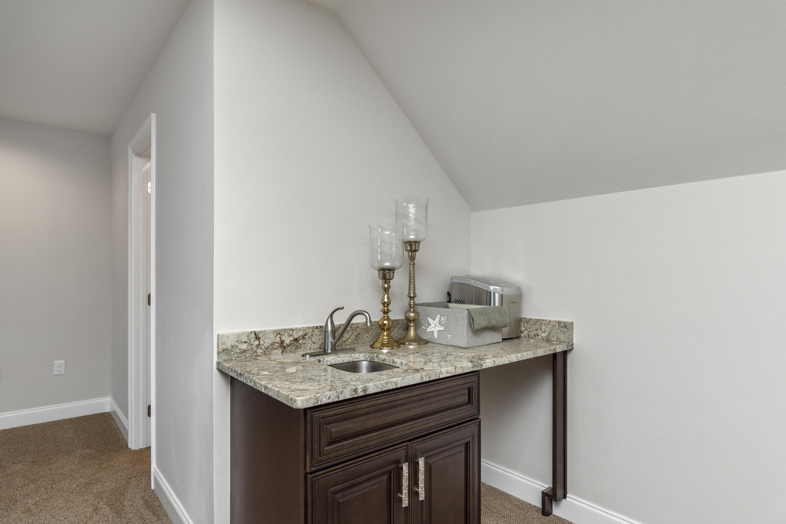 DANA & DOLPHIN POINT - Residential