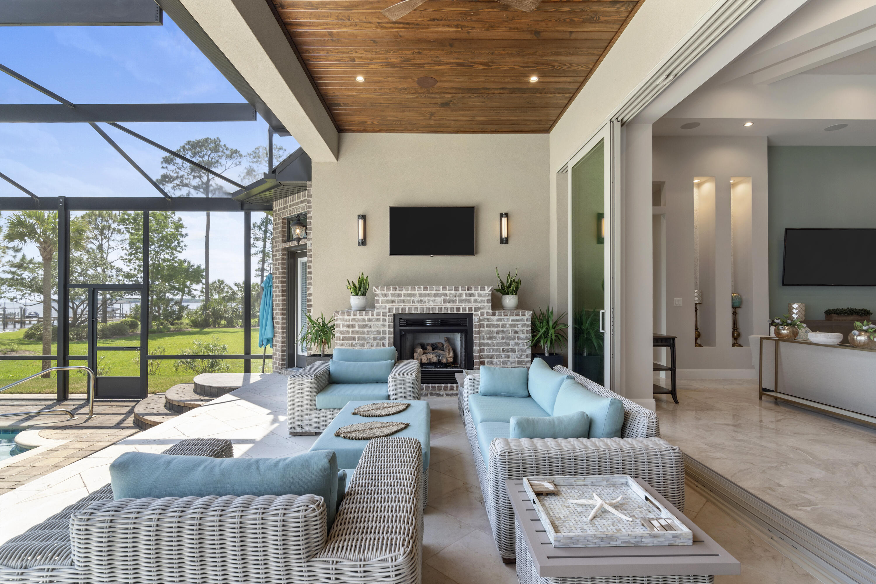 DANA & DOLPHIN POINT - Residential