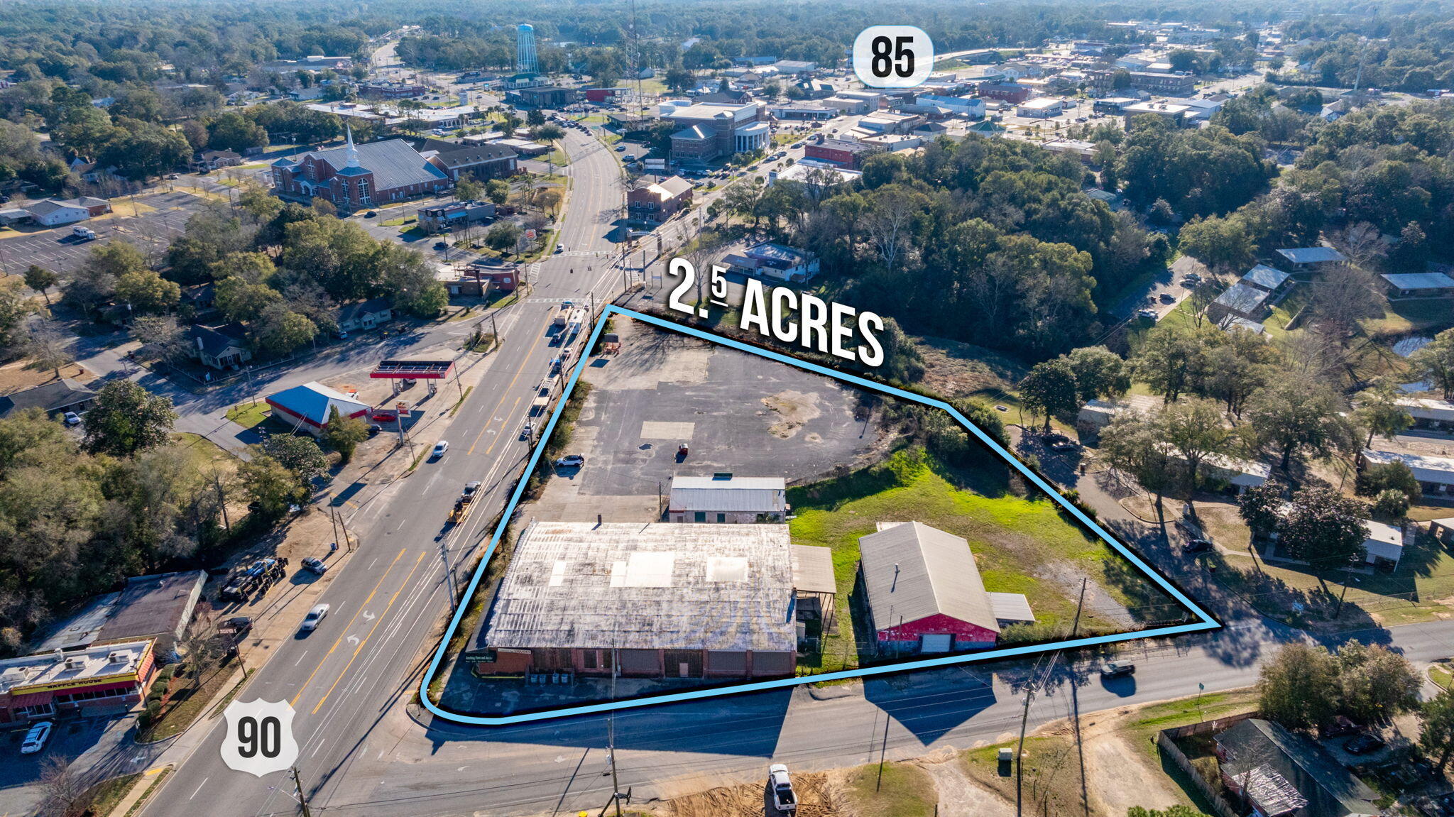 Main image without alt text