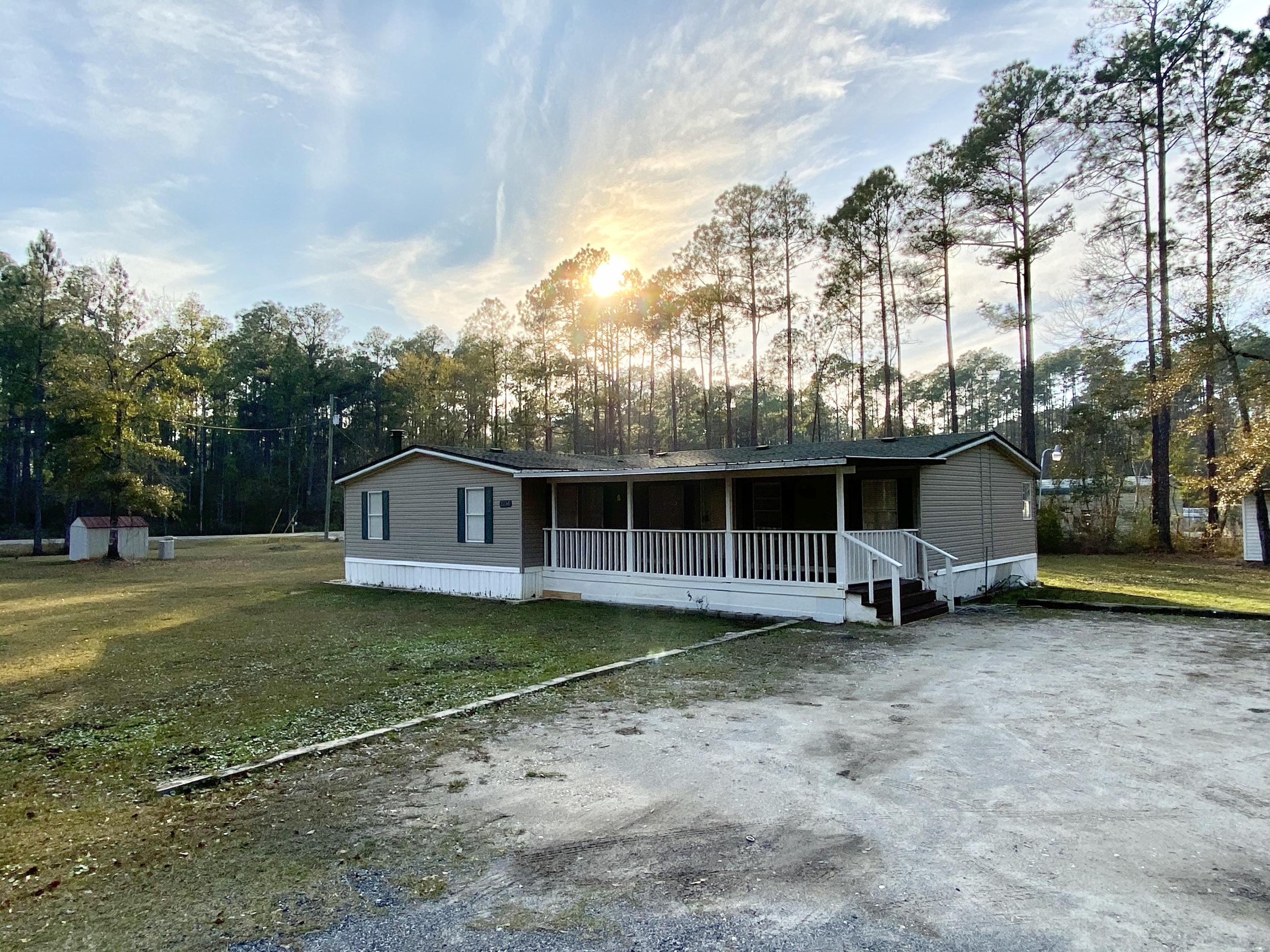 (LOT 6 BLK D MALLET PINES S/D UNREC) DESC AS: COM @ THE NW/C OF SEC 35; E 369.36FT ALONG SEC LINE, S - Residential