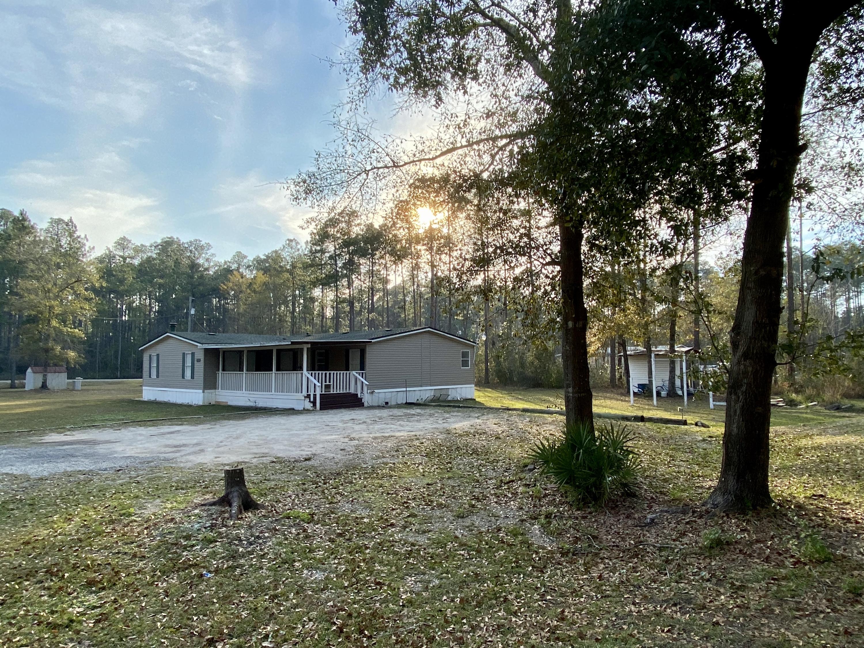 (LOT 6 BLK D MALLET PINES S/D UNREC) DESC AS: COM @ THE NW/C OF SEC 35; E 369.36FT ALONG SEC LINE, S - Residential