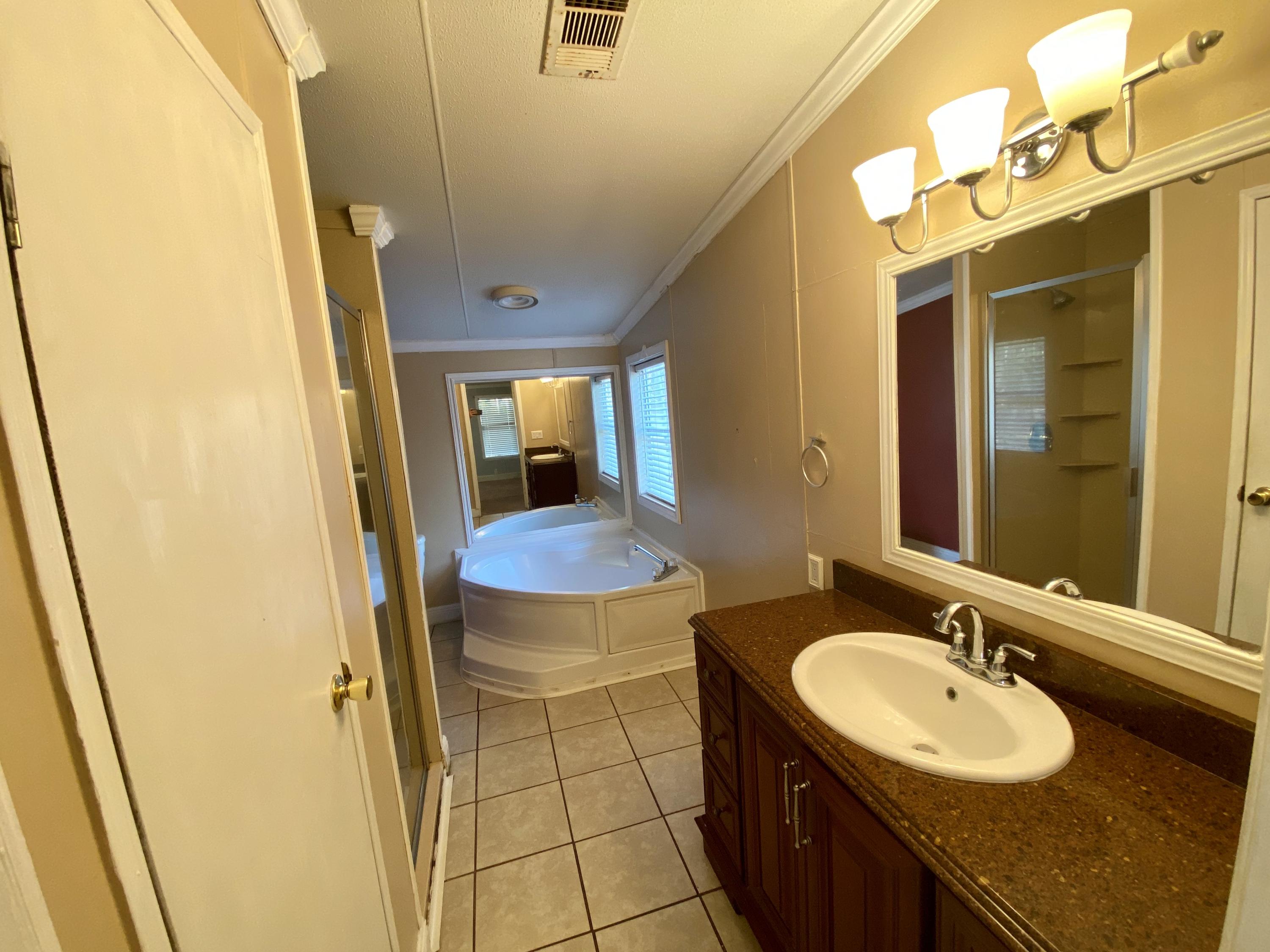 (LOT 6 BLK D MALLET PINES S/D UNREC) DESC AS: COM @ THE NW/C OF SEC 35; E 369.36FT ALONG SEC LINE, S - Residential