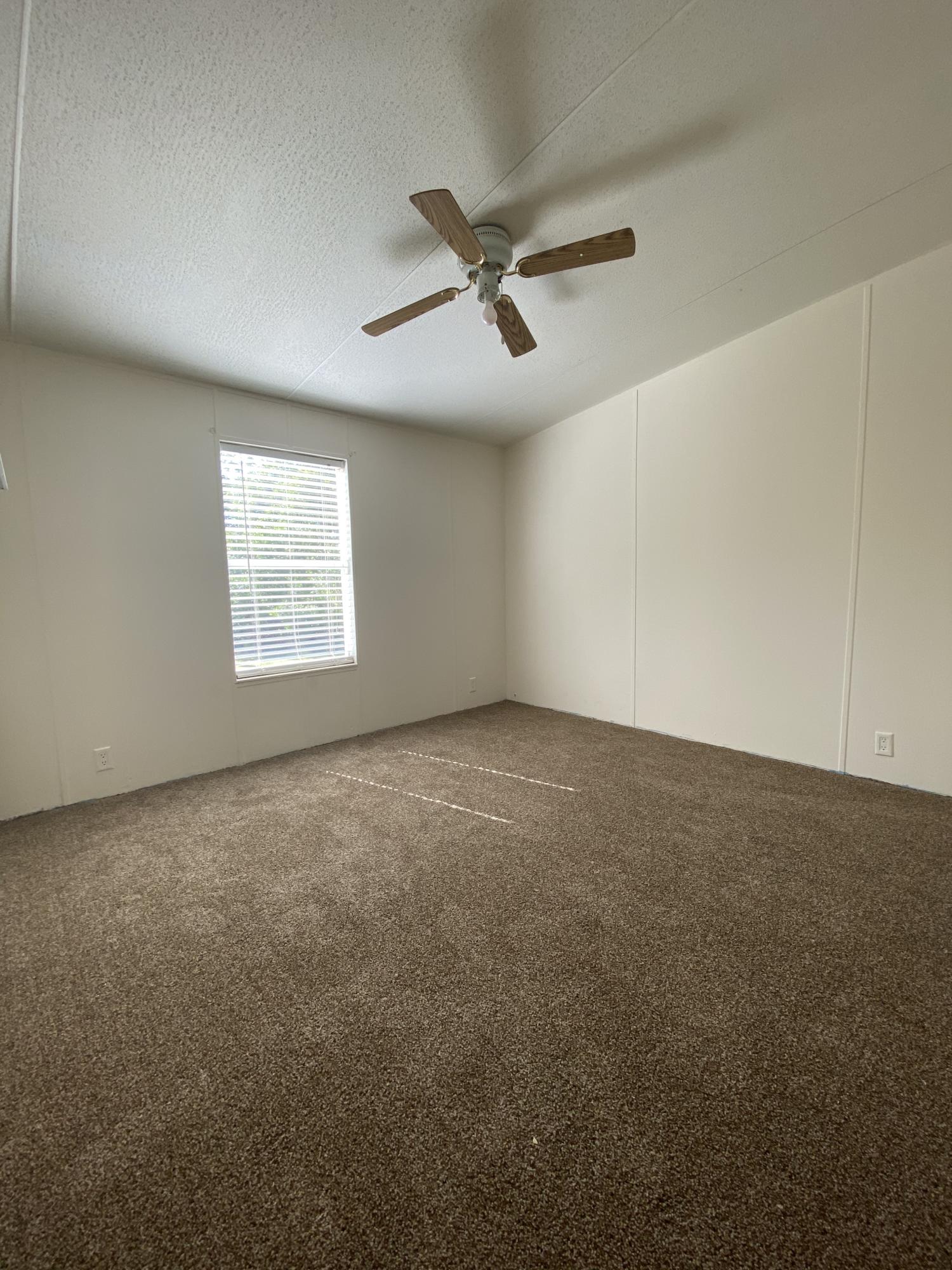 (LOT 6 BLK D MALLET PINES S/D UNREC) DESC AS: COM @ THE NW/C OF SEC 35; E 369.36FT ALONG SEC LINE, S - Residential