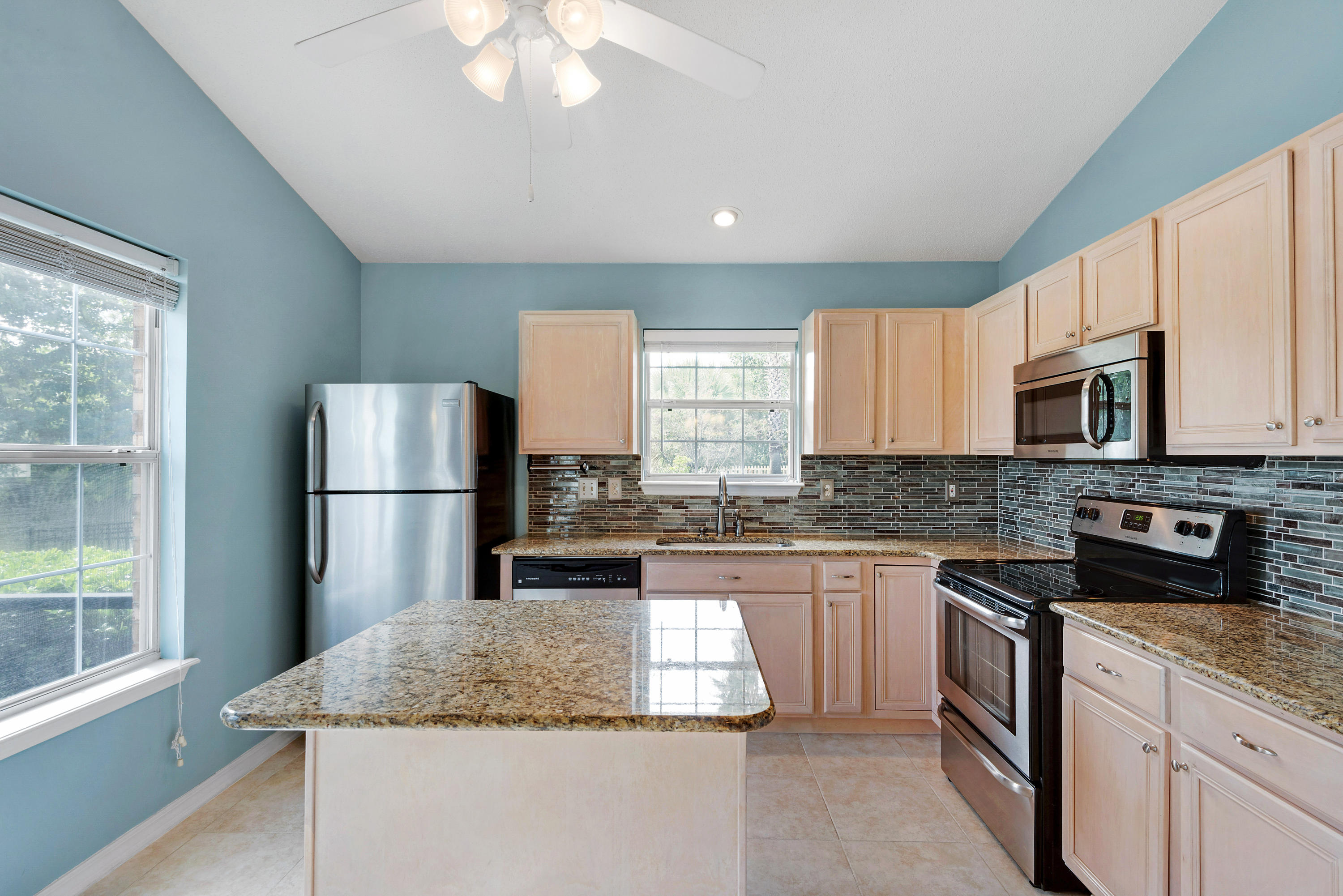 EMERALD LAKES PH 3 - Residential