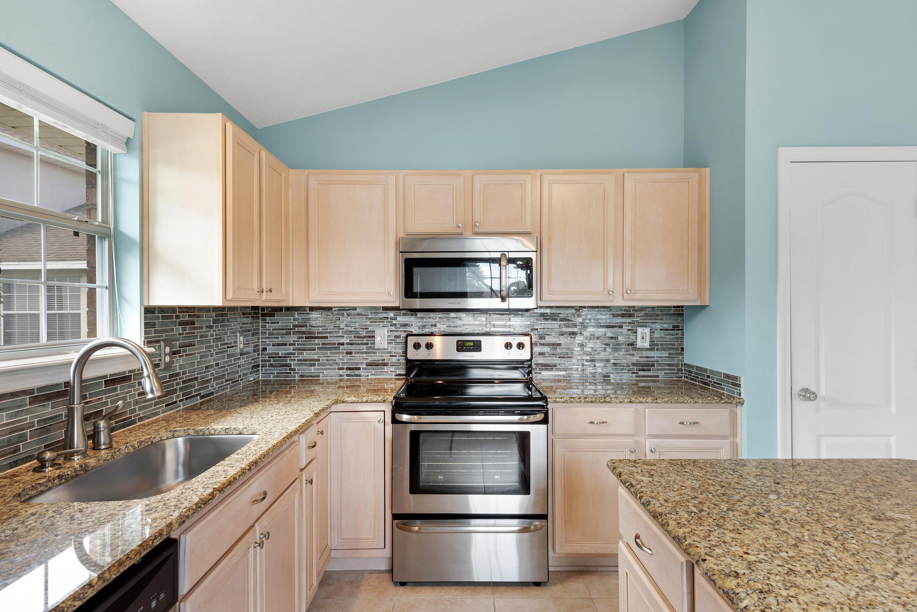 EMERALD LAKES PH 3 - Residential