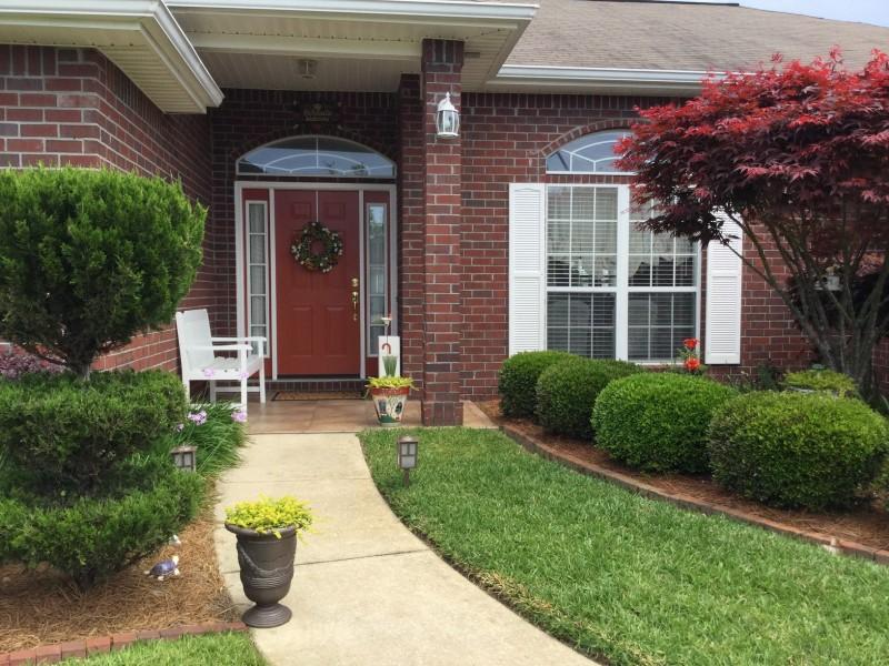 Exceptionally maintained home in quite subdivision. The split floor plan has an inviting great room, open concept kitchen with breakfast nook, large master suite, & formal dining room. The kitchen is a cooks dream with granite counter tops,glass backsplash, island, and a 5 burner gas stove. The spacious master suite has large walk-in closets in both the bedroom and bath. The master bath as a separate shower and garden tub, beautiful tile floors, and granite countertop with double sinks.