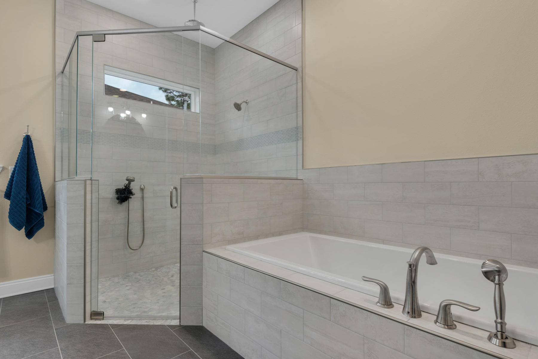 CHARDONNAY ESTATES - Residential