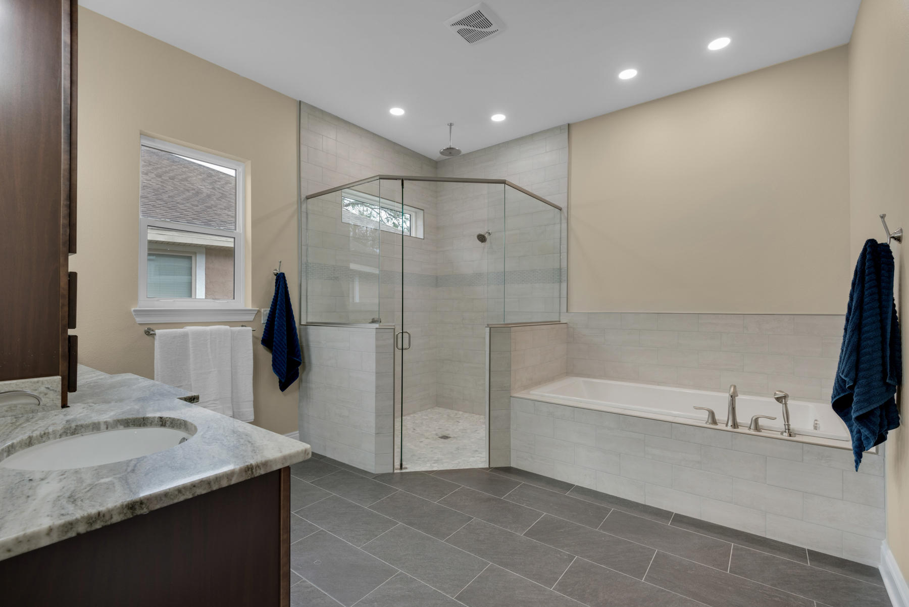 CHARDONNAY ESTATES - Residential