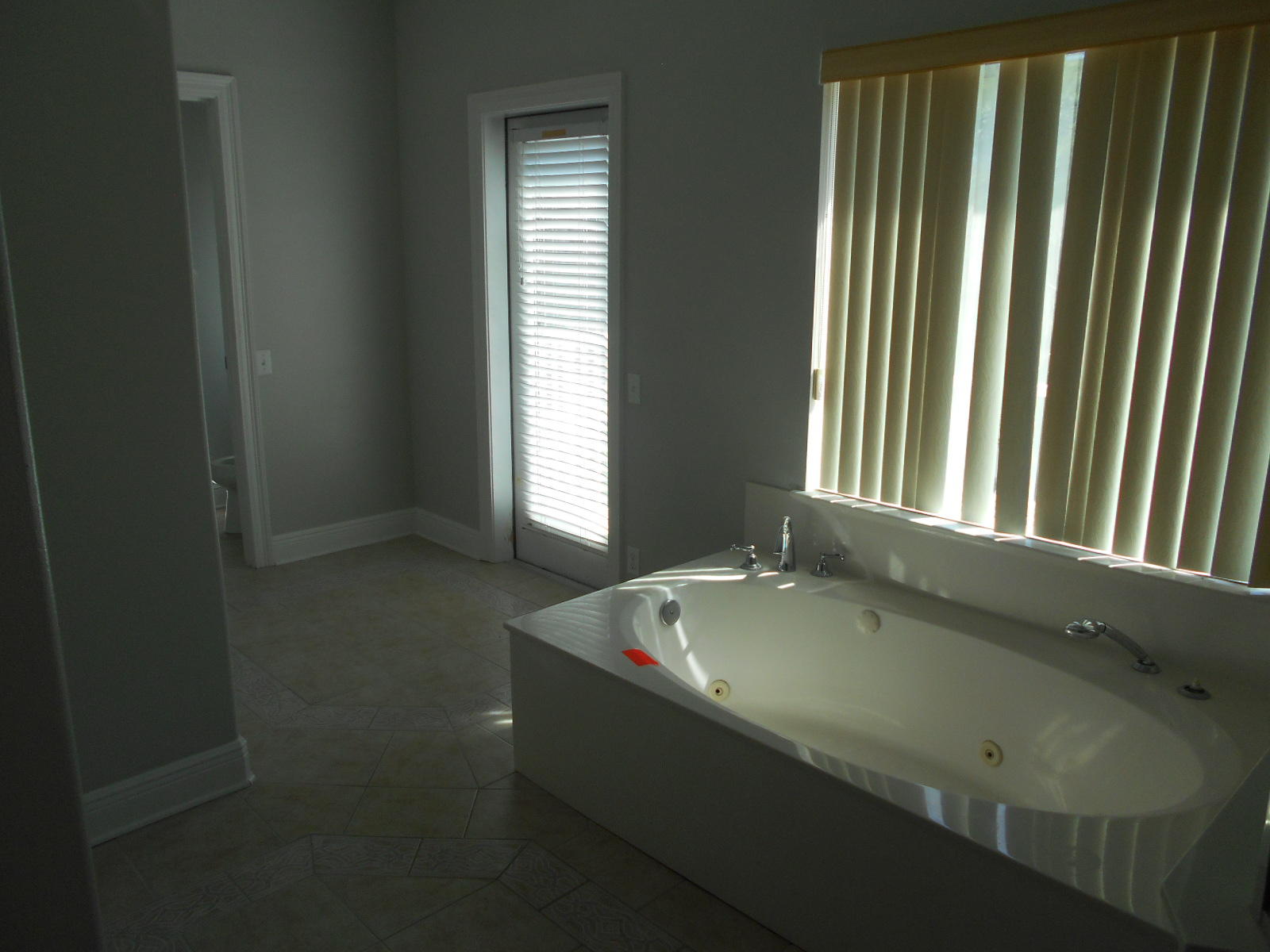 LAKEWOOD POINTE ESTATES - Residential