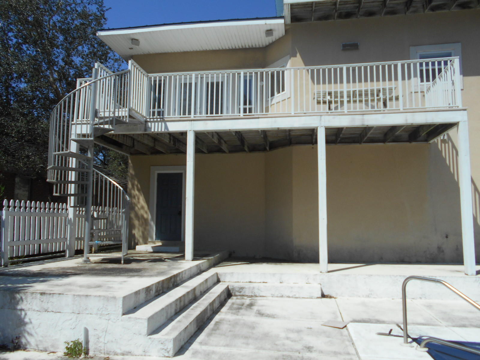 LAKEWOOD POINTE ESTATES - Residential