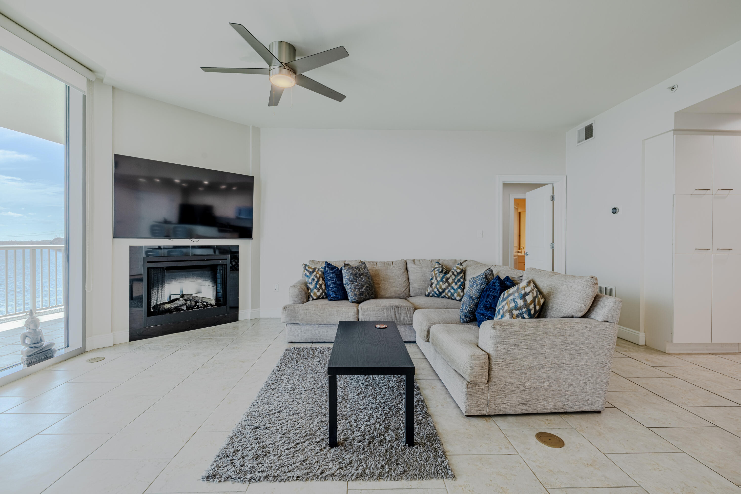 MARINA LANDING - Residential