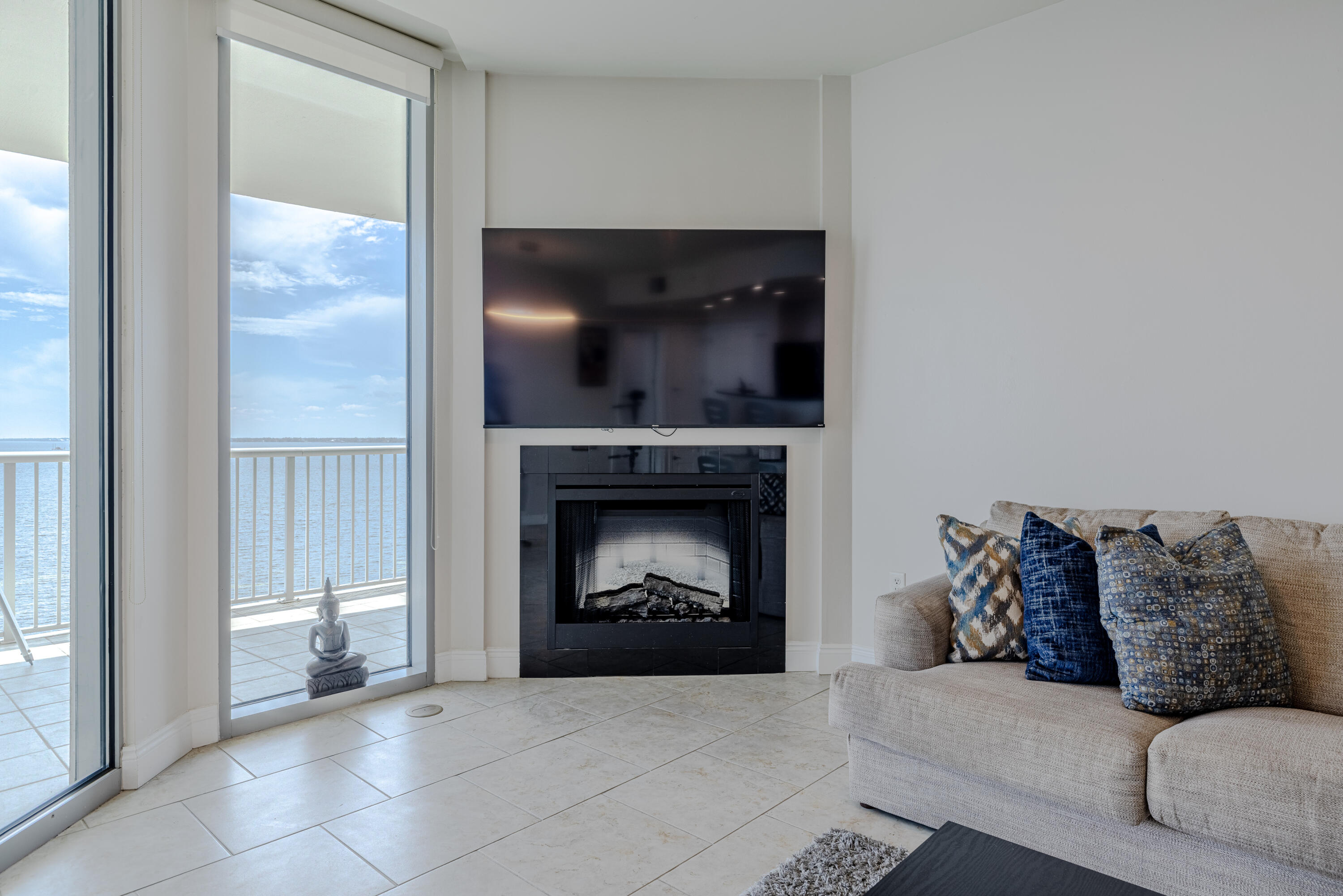 MARINA LANDING - Residential