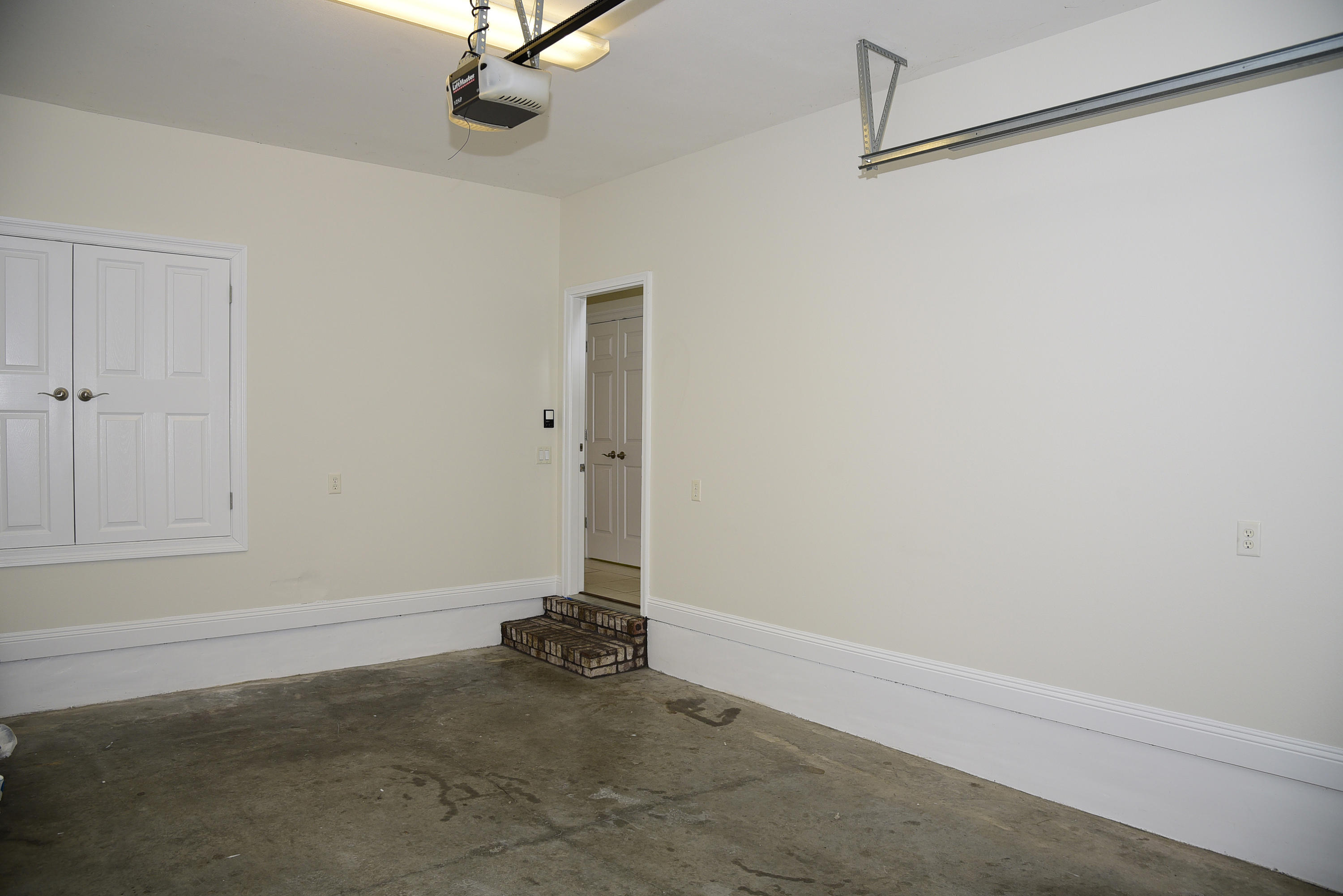 WALTON OAKS - Residential