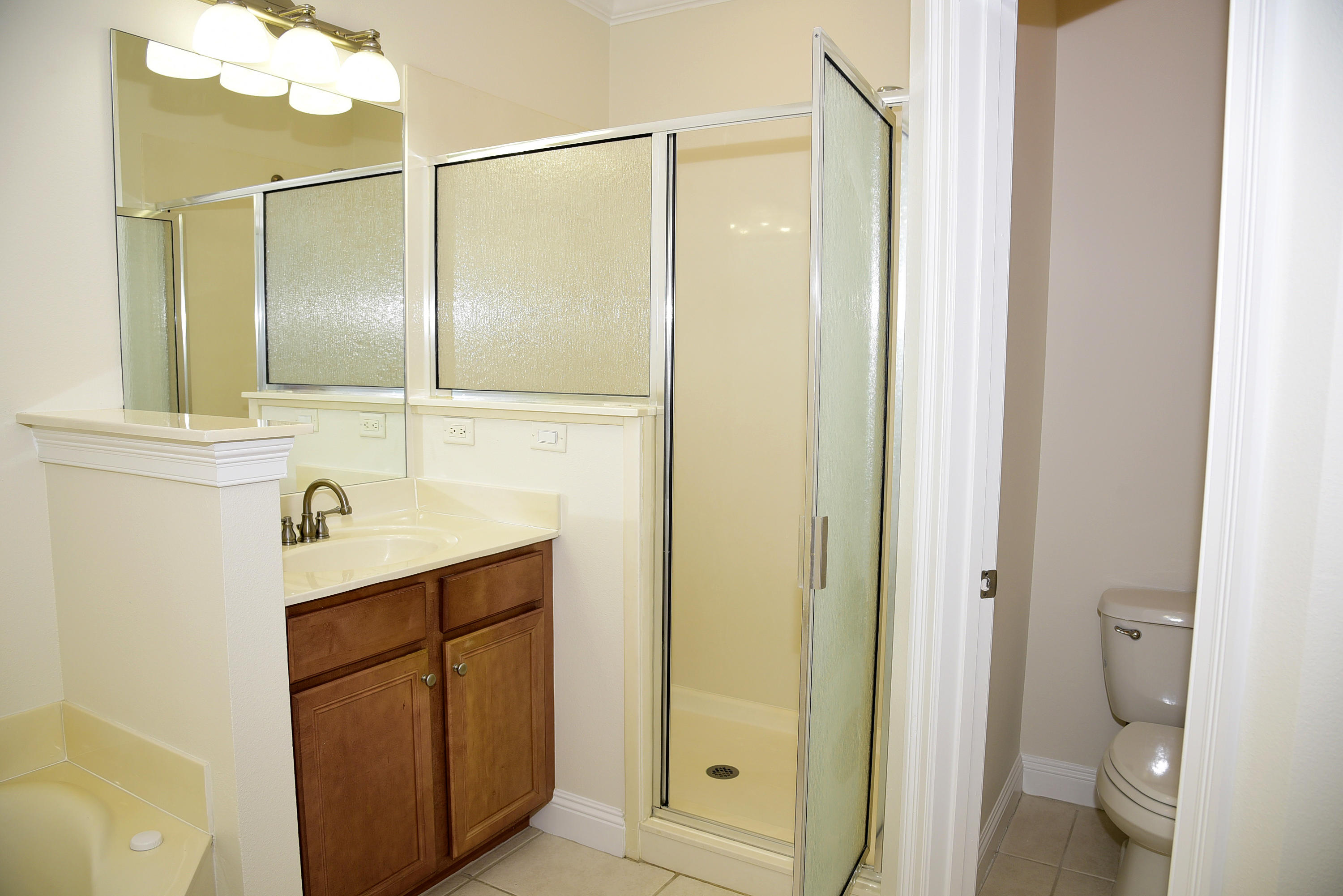 WALTON OAKS - Residential