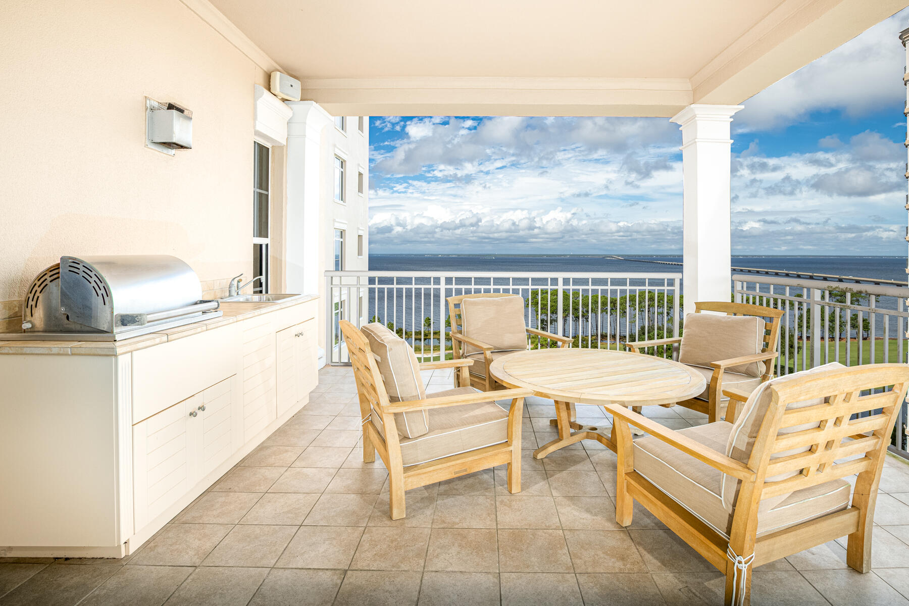 ONE WATER PLACE AT KELLY PLANTATION - Residential