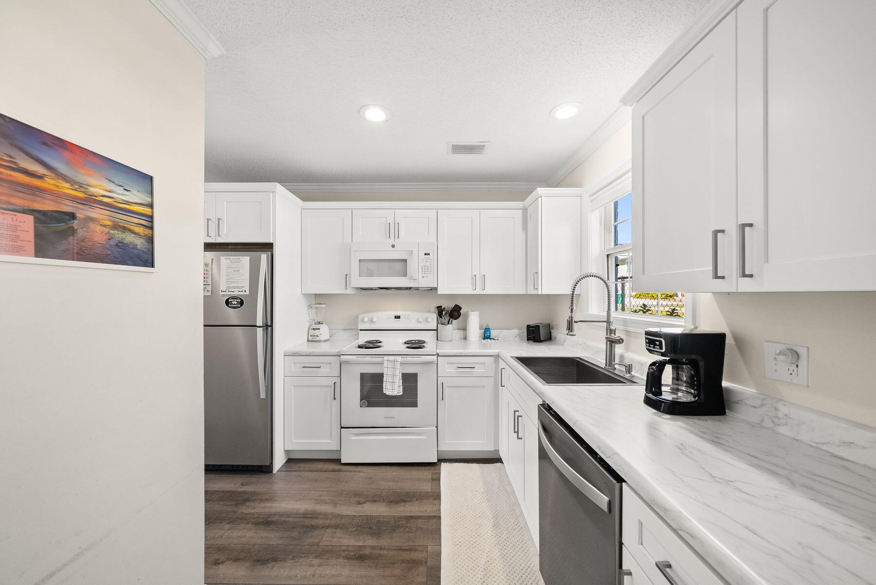 LAGUNA BEACH - Residential