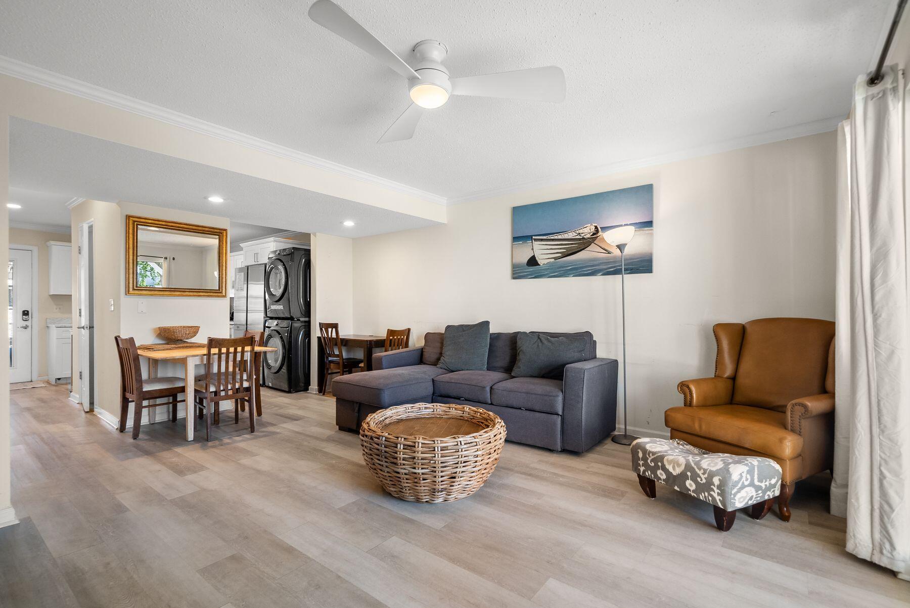 LAGUNA BEACH - Residential