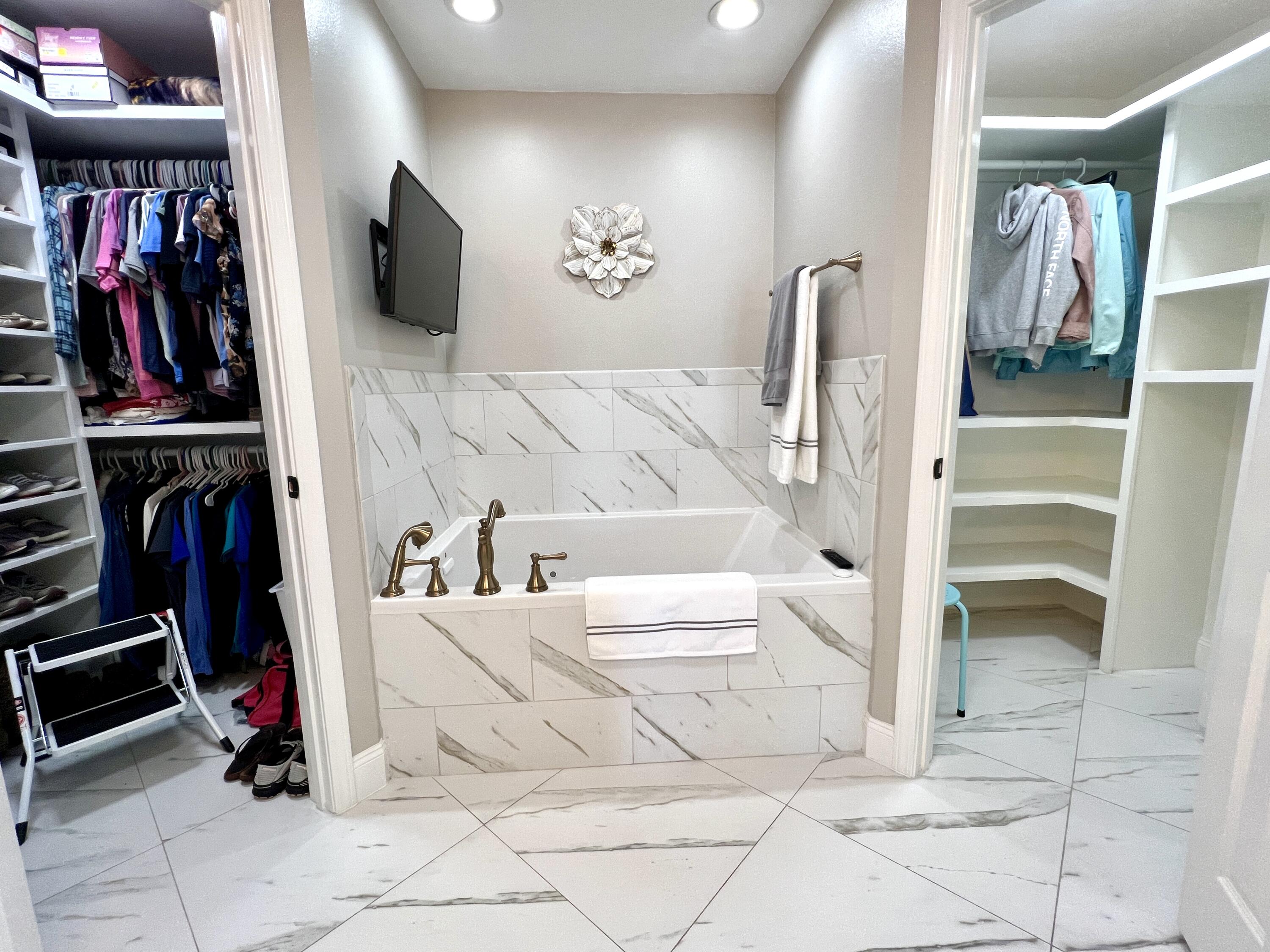 LAKE HOLLEY ESTATES - Residential