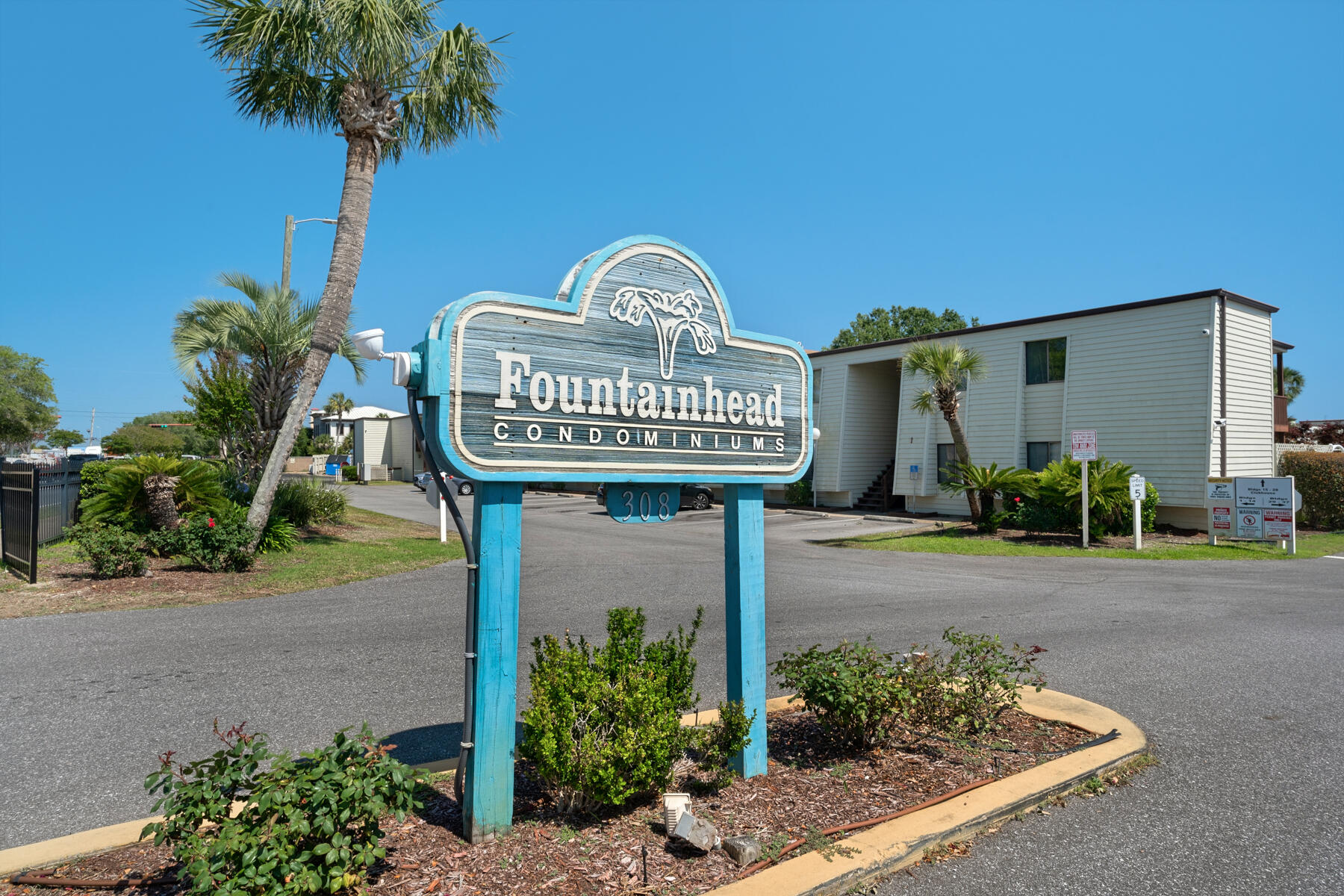 Back on market - buyer got cold feet. Updated condo in Fountainhead ready for new ownership! Seller is willing to pay assessment with an acceptable offer. The unit is priced to sell quick and seller is motivated.