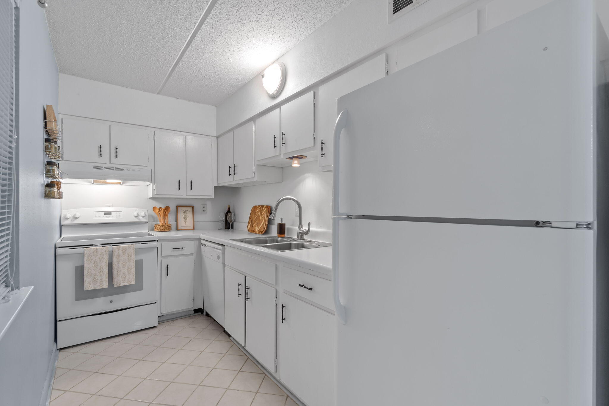 CEDARS CONDO - Residential