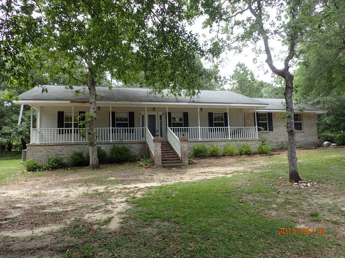This REO property is located just off Log Lake Rd in Holt and mins from I-10. This all brick home rests on nearly 1 acre and has side entry 2 car garage, large front porch and 2 bedrooms and 2 full baths. Home has carpet and tile, open kitchen and dining area and Living room with Fireplace. Home is in a fair condition and should qualify for most financing.