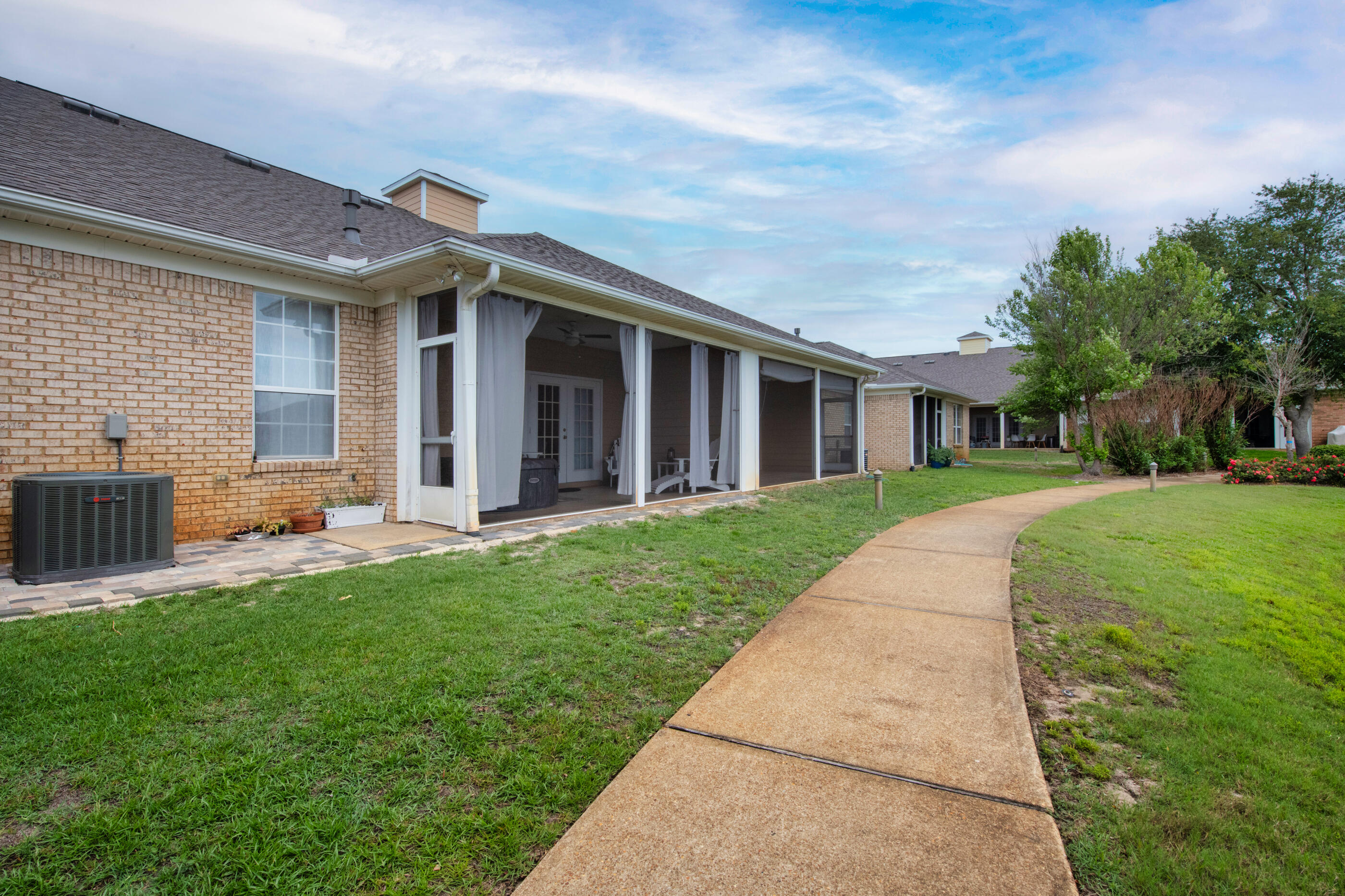 DIAMOND LAKES - Residential