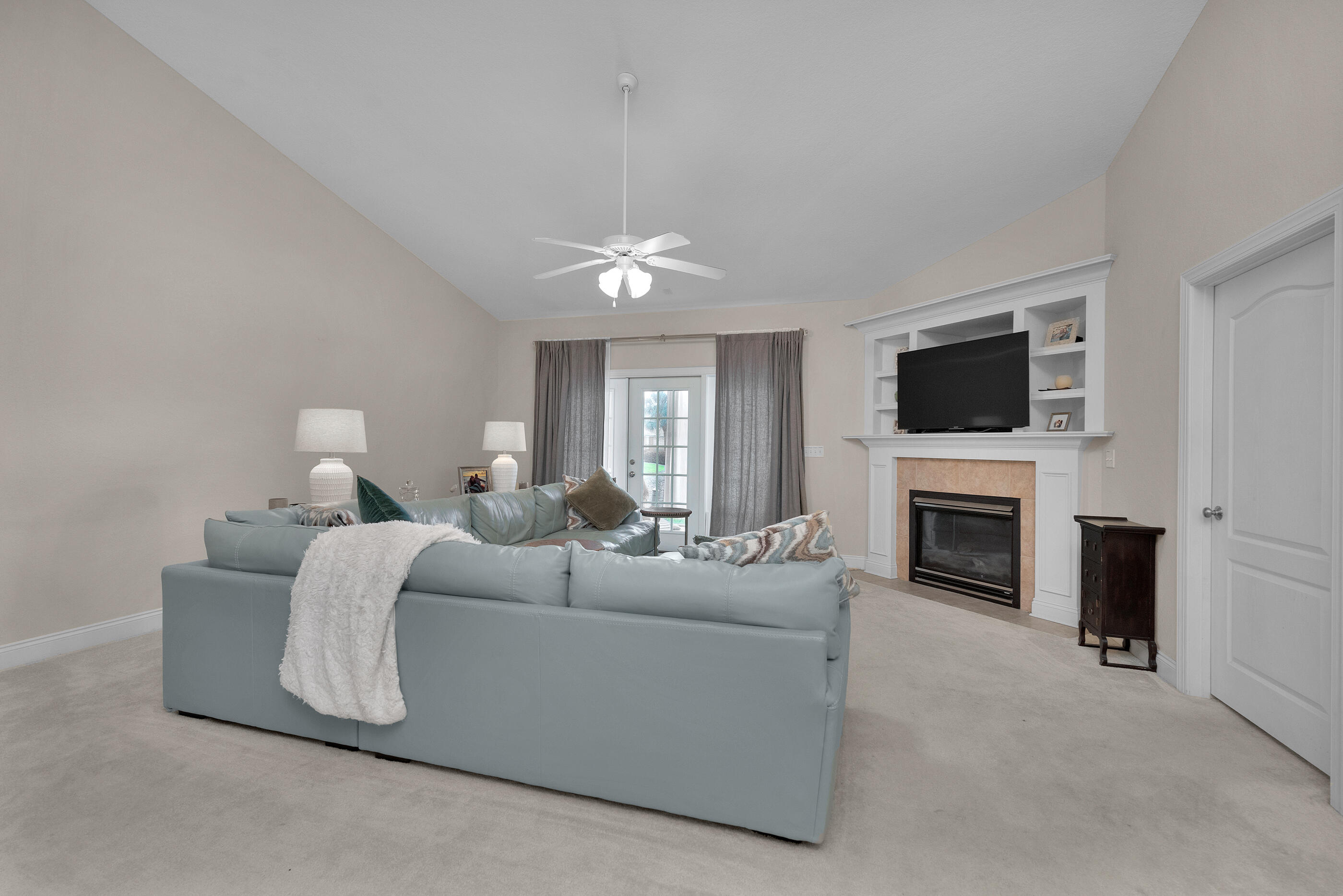 DIAMOND LAKES - Residential