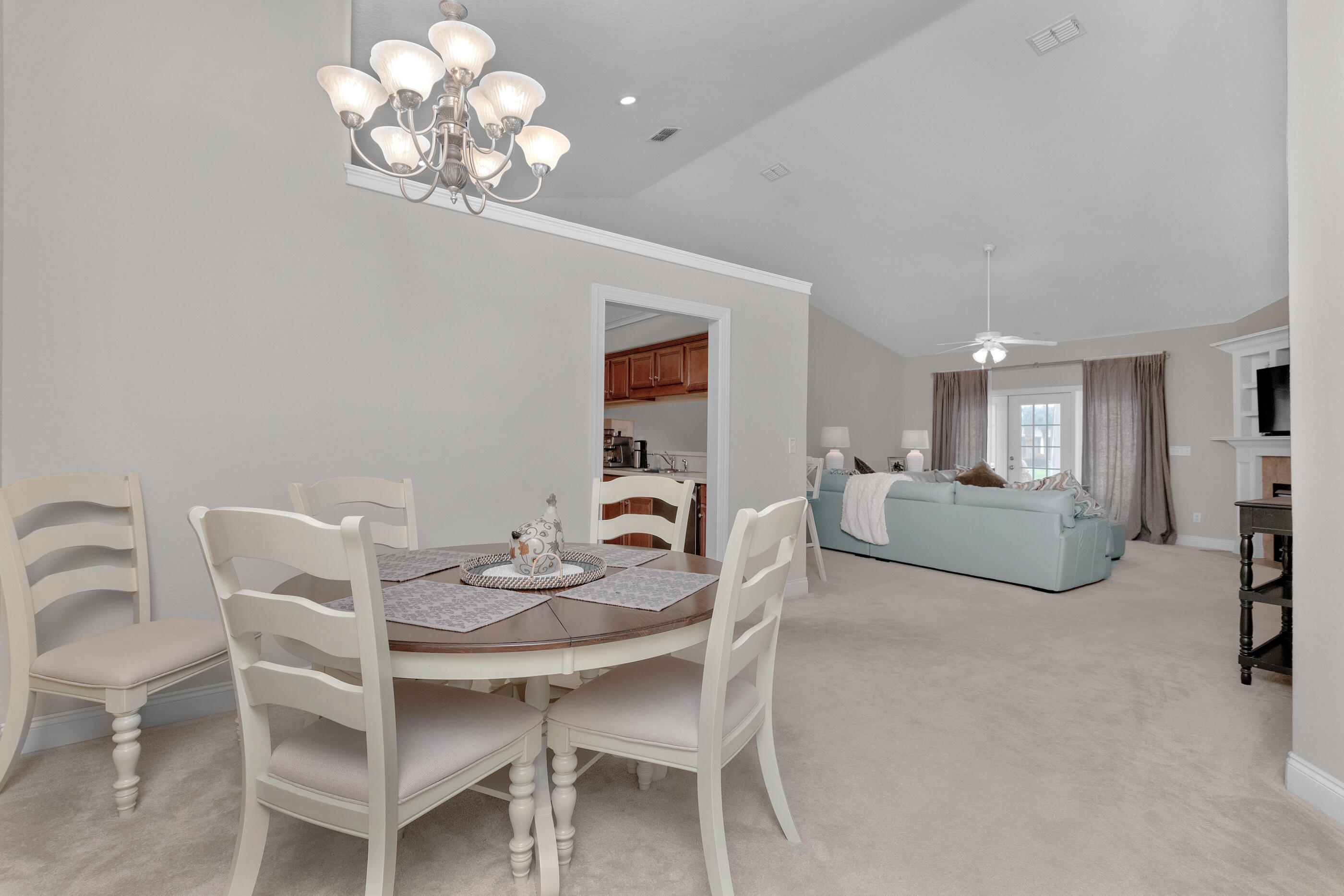 DIAMOND LAKES - Residential