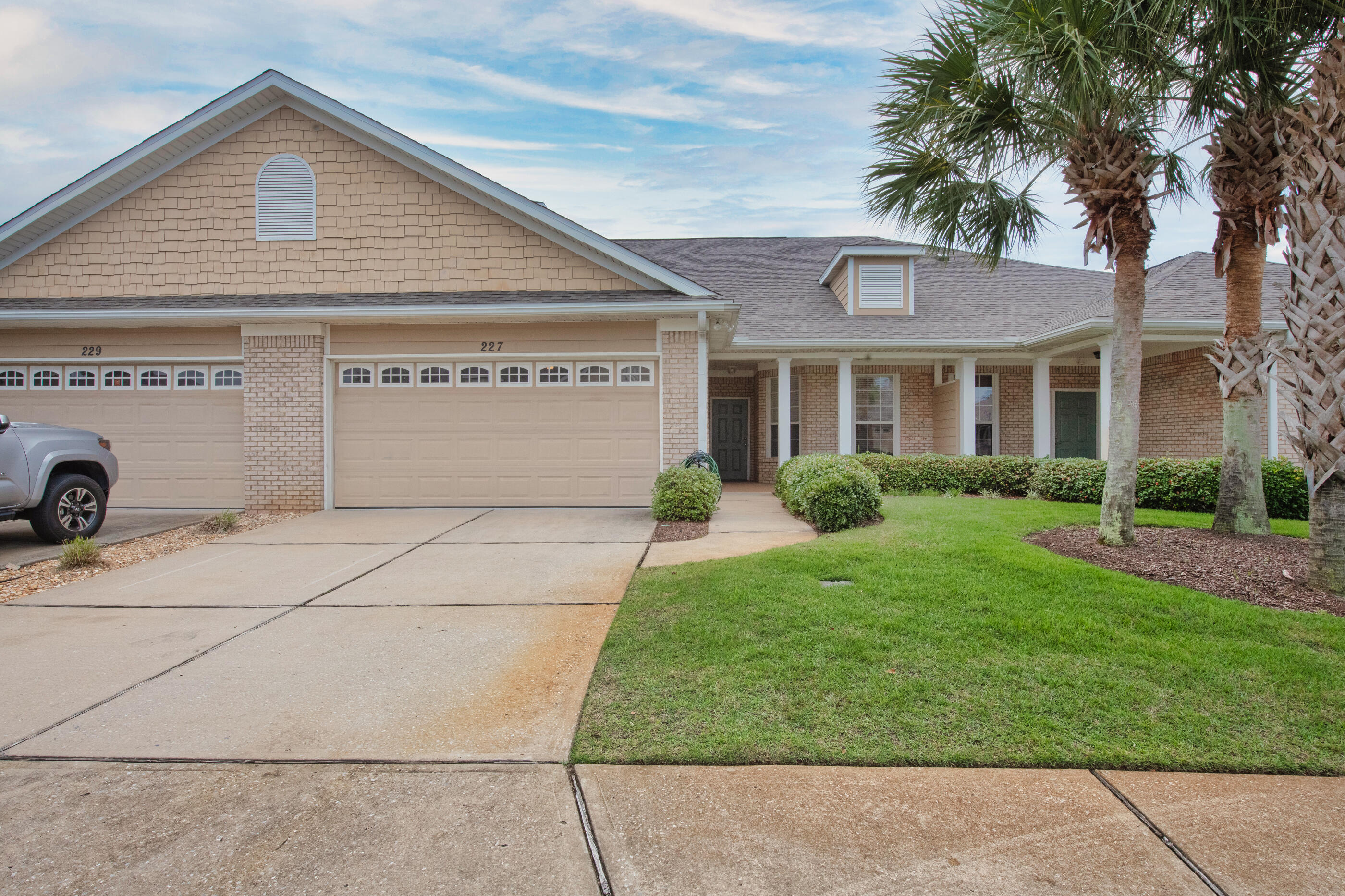 DIAMOND LAKES - Residential