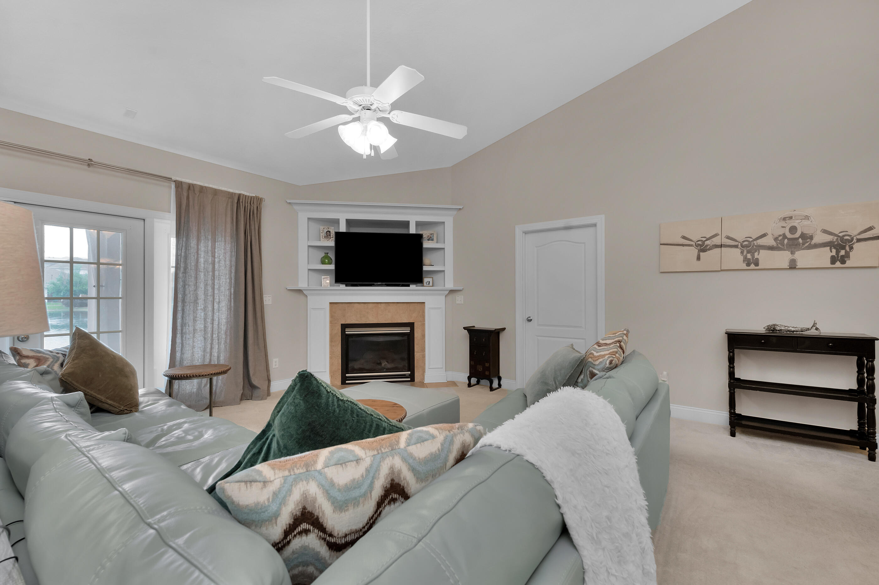 DIAMOND LAKES - Residential