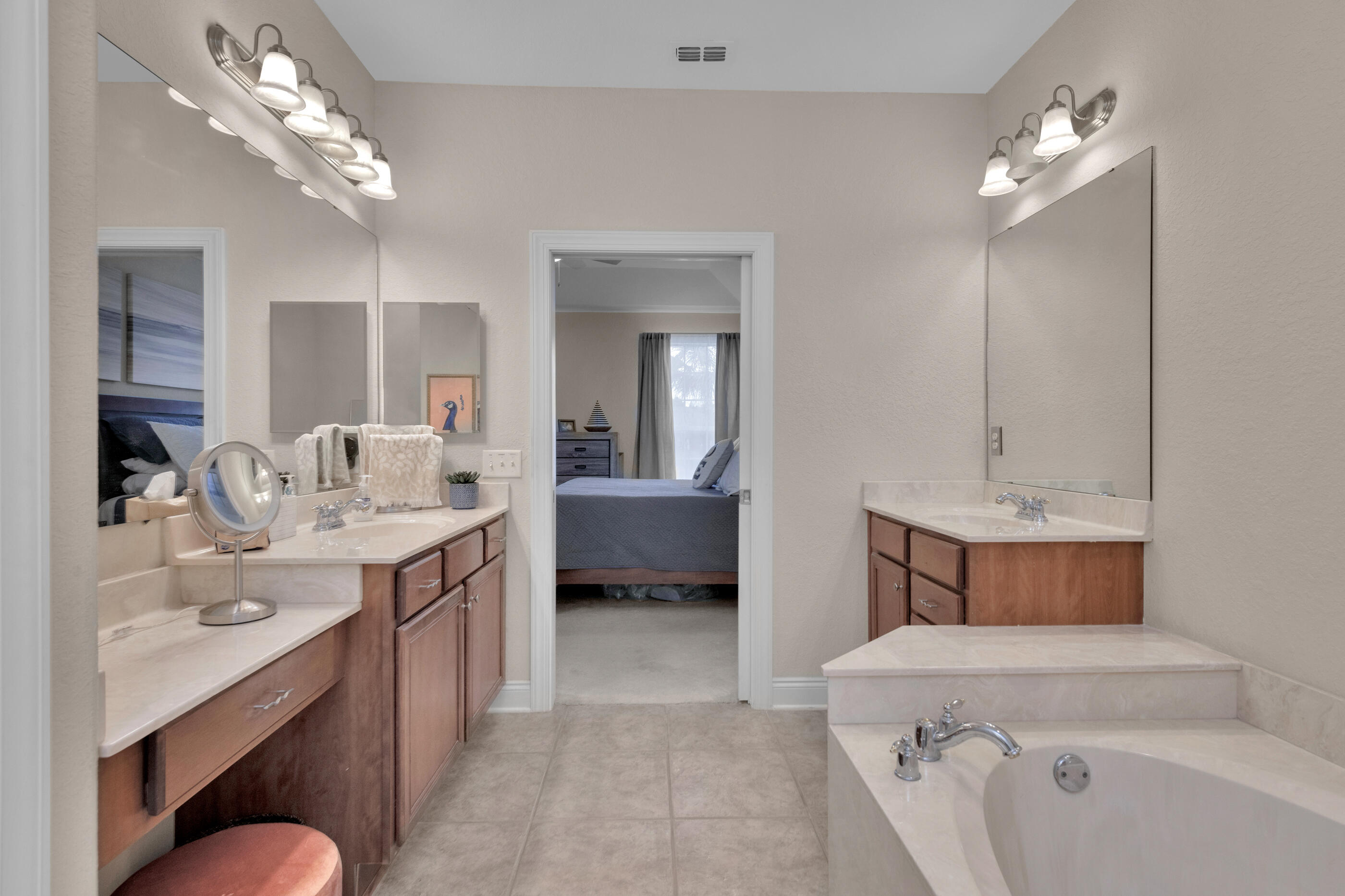 DIAMOND LAKES - Residential