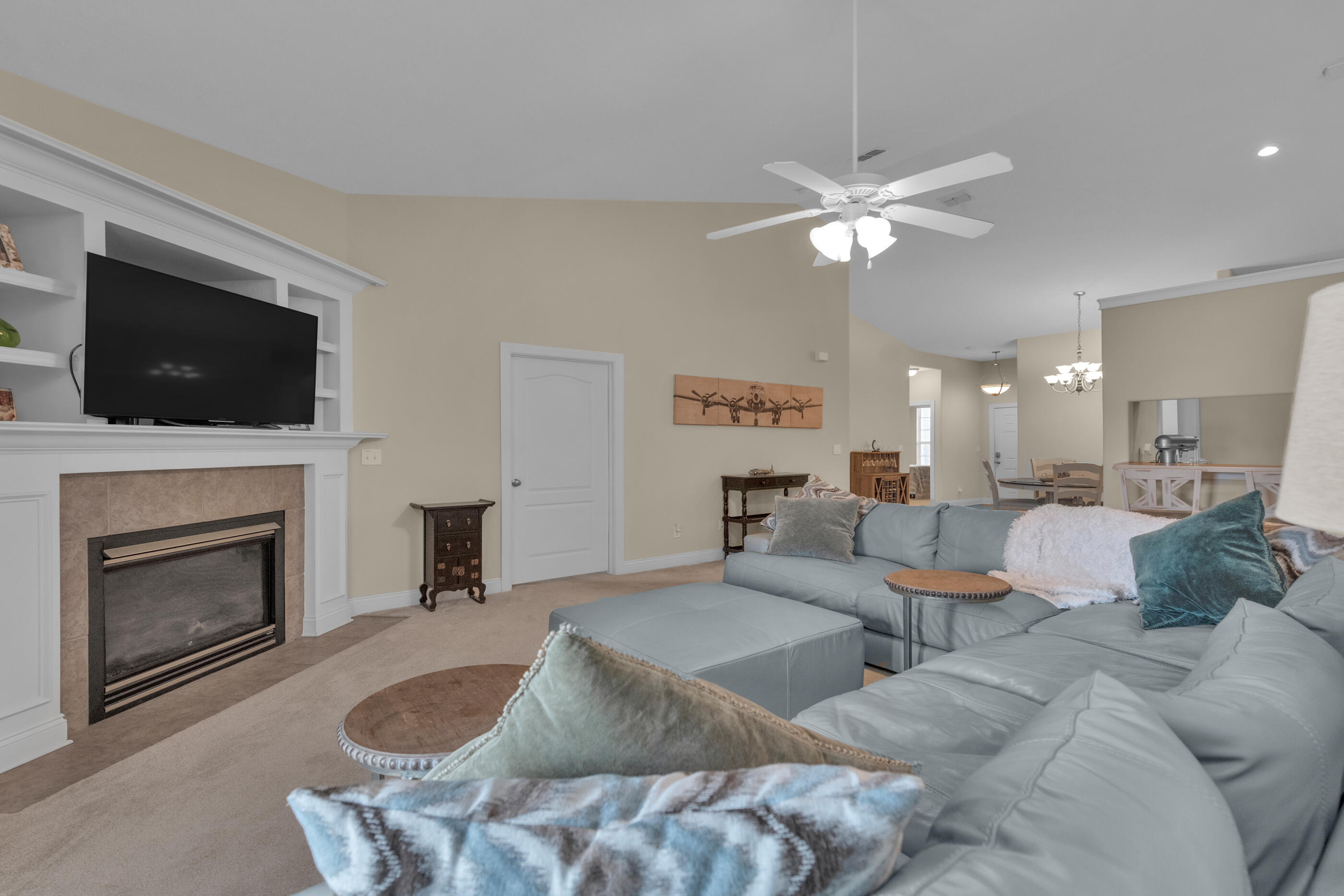 DIAMOND LAKES - Residential