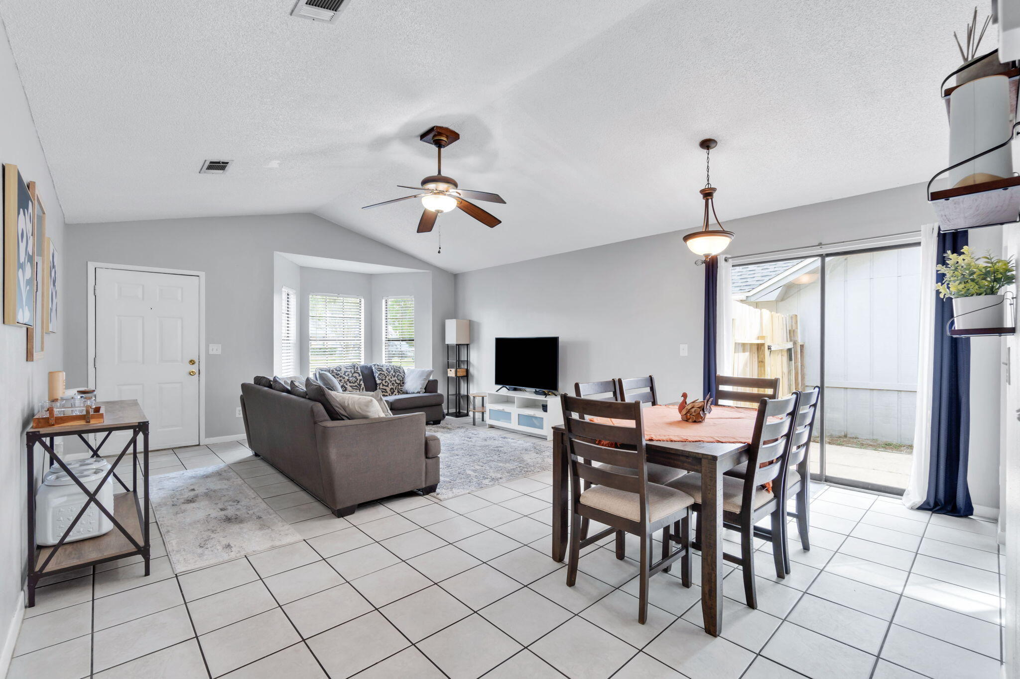 HIDDEN TRAILS PH 1 - Residential