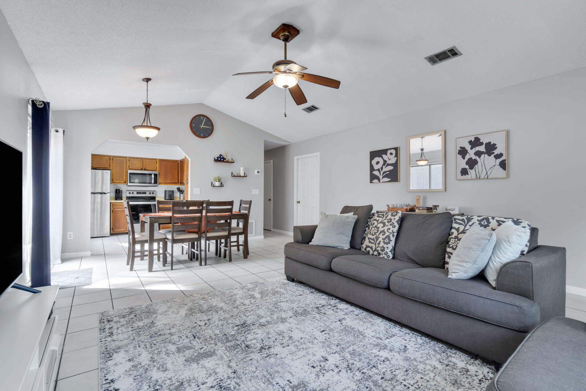 HIDDEN TRAILS PH 1 - Residential