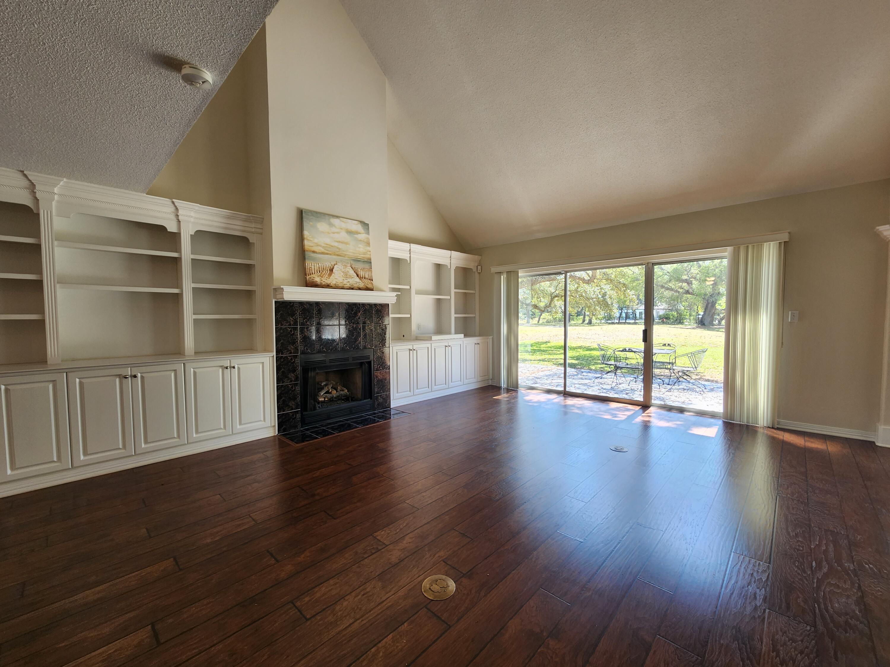 SHALIMAR POINTE S/D - Residential Lease