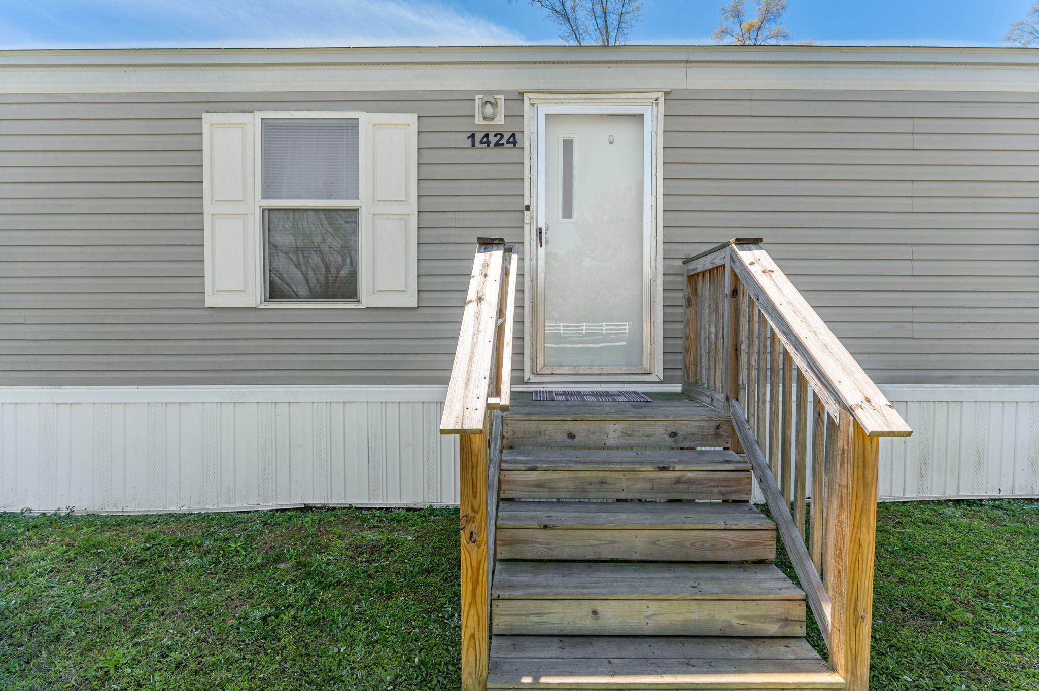 1424 E F Sanford Road