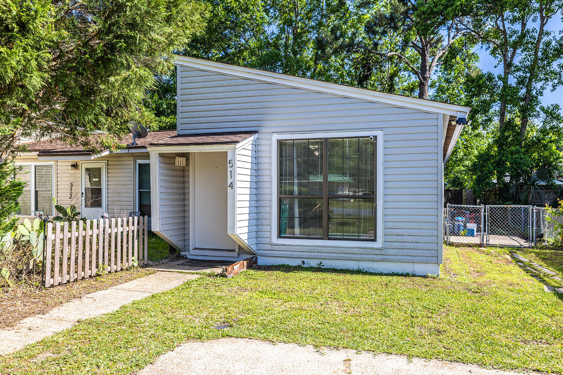 Follow this link for a 3d tour!http://alluringimagesllc.com/photos/514SchneiderDr-FWB-FL/360Tour/This 2 bedroom, 1 bathroom home is the perfect choice for anyone looking for a comfortable and convenient living space located minutes from both Hurlburt Field and Eglin AFB, with the added bonus of having no carpet and no Homeowners Association (HOA) fees.As you step inside, you'll find a cozy living room that's perfect for relaxing after a long day. The room is well-lit with plenty of natural light coming in through the windows. The open kitchen is just off the living room leads to a generous sized fenced-in backyard. The two bedrooms are located down a hallway off the living room, ensuring privacy and a peaceful night's sleep.